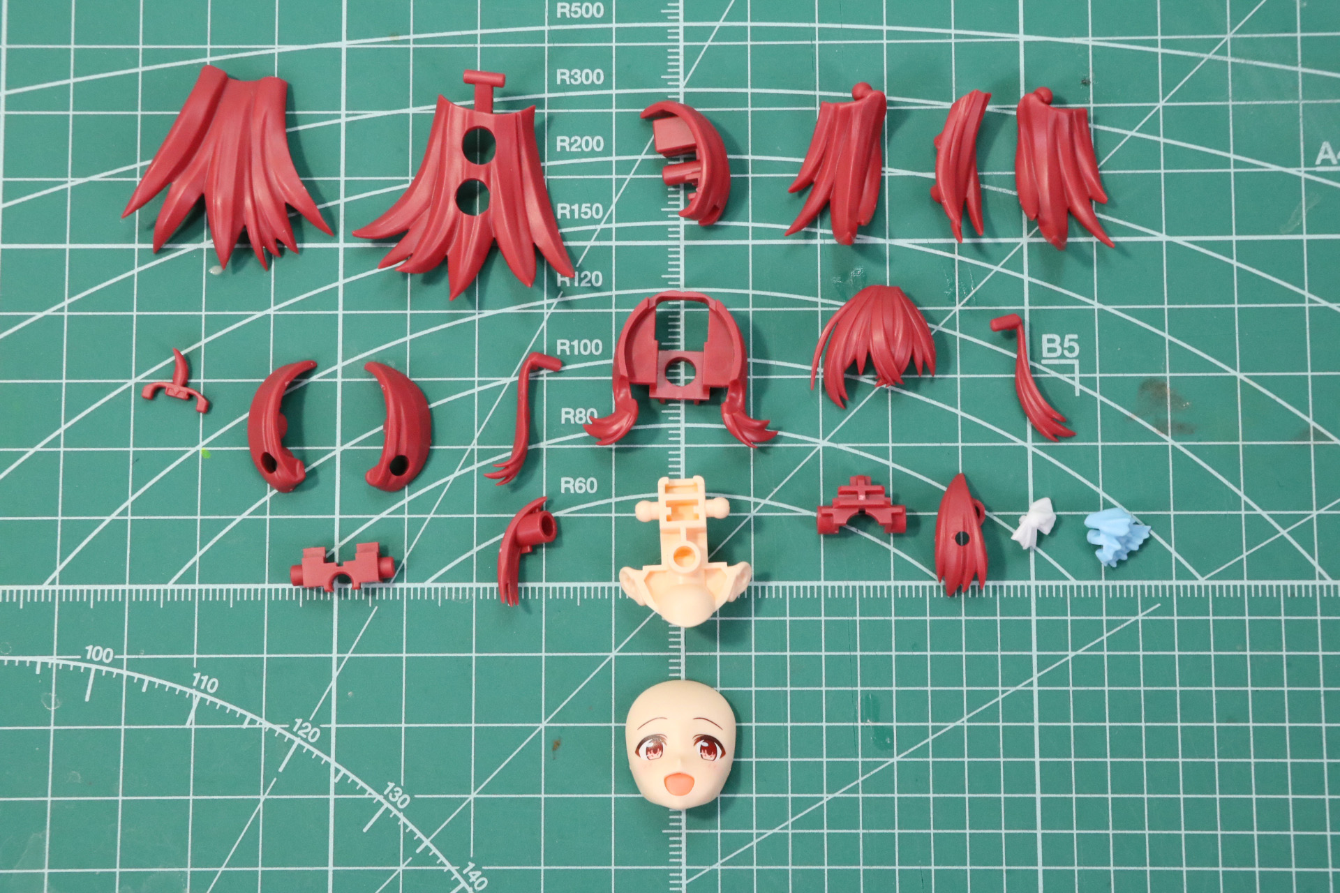 こめかみの髪を表現する基部パーツ