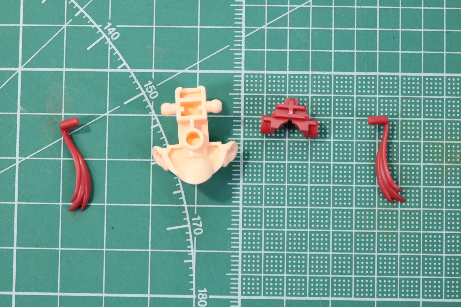 こめかみの髪を表現する基部パーツ