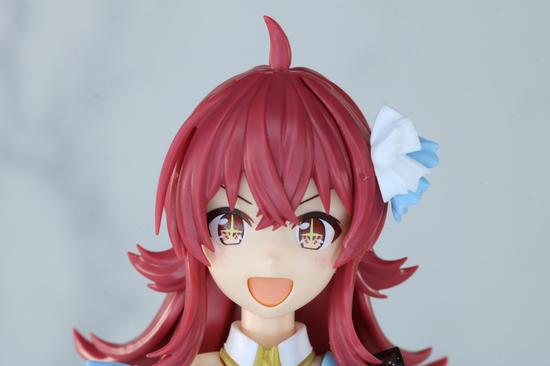 興味津々な目を輝かせた表情