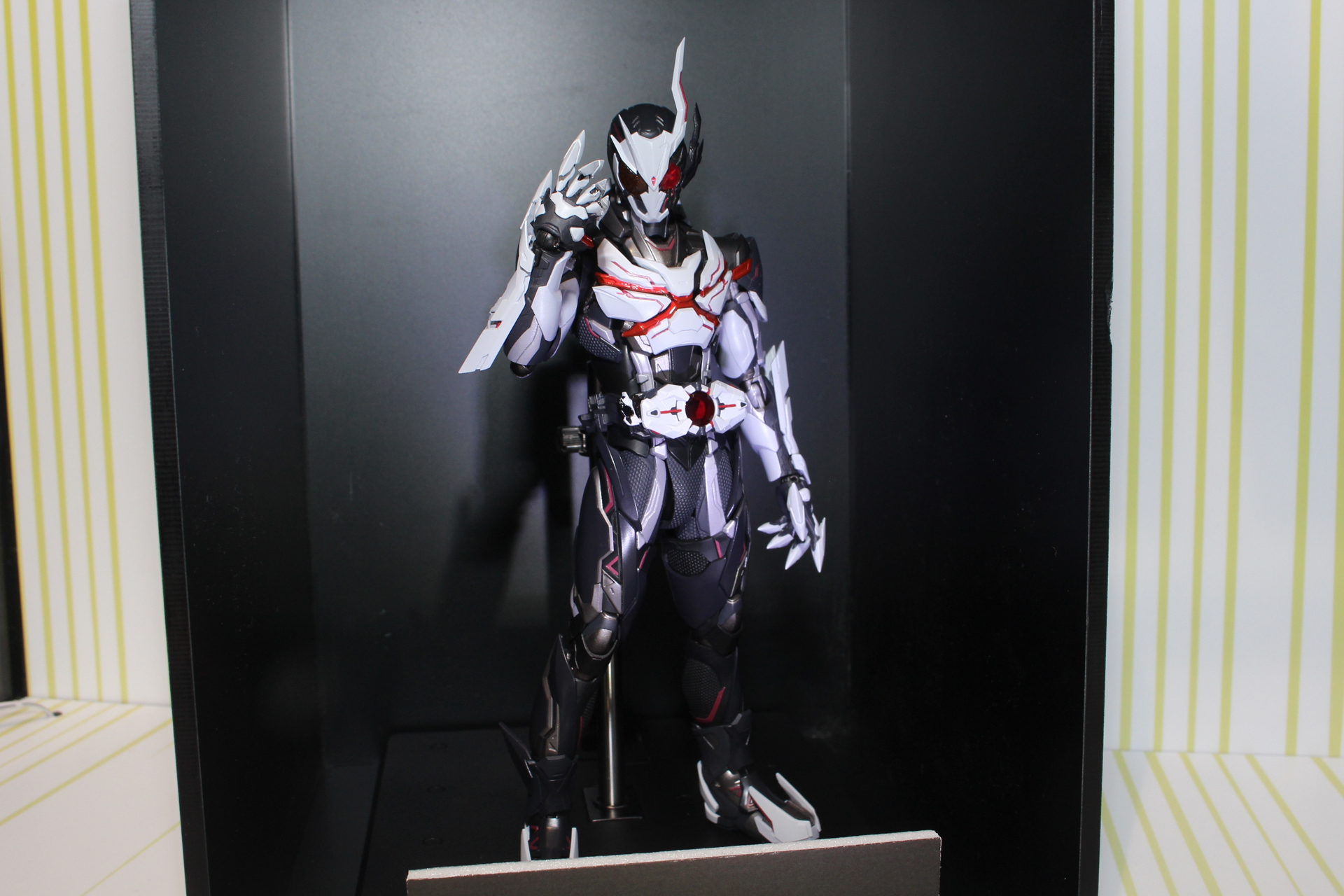 「METAL BUILD 仮面ライダーアークワン」。発売日、価格未定（開発中試作品）
