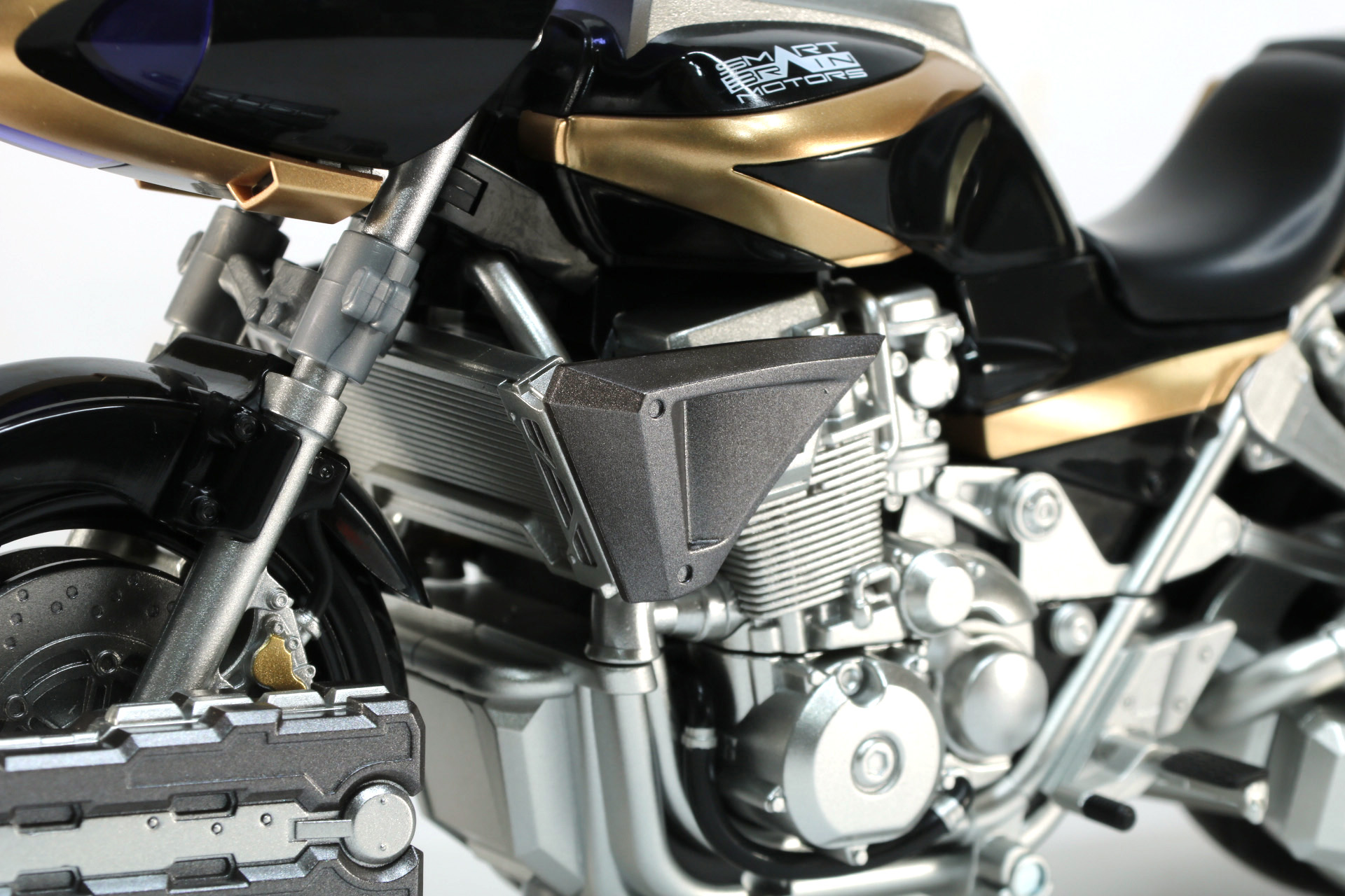 バイク本体のパーツを取り外す
