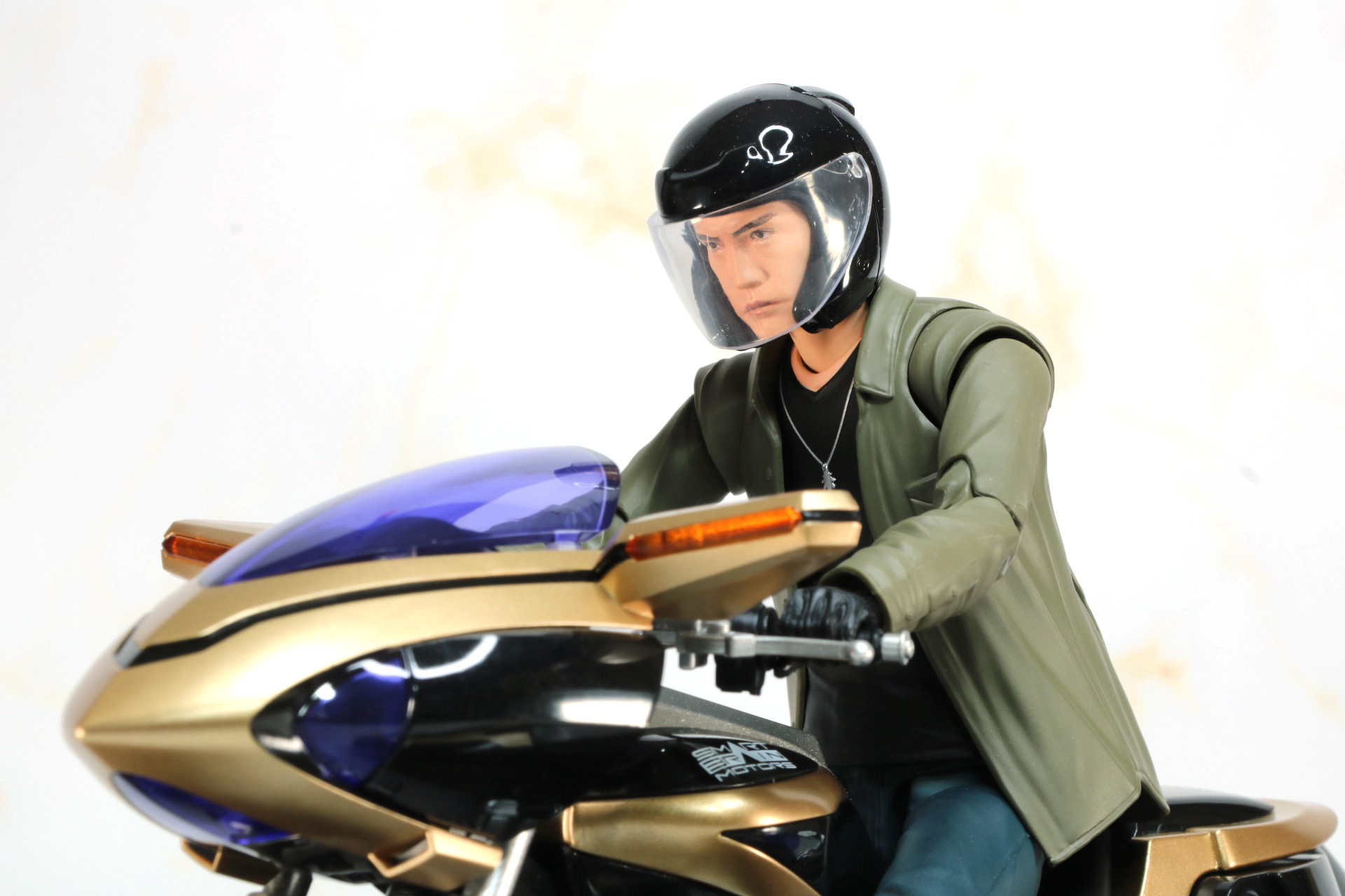 「S.H.Figuarts 草加雅人」にヘルメットを装着