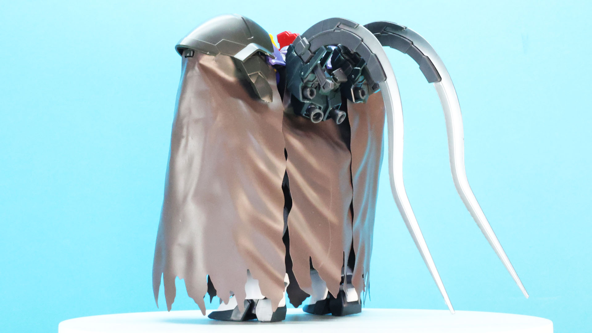全体を覆う耐ビームコーティングマントがかっこいい！