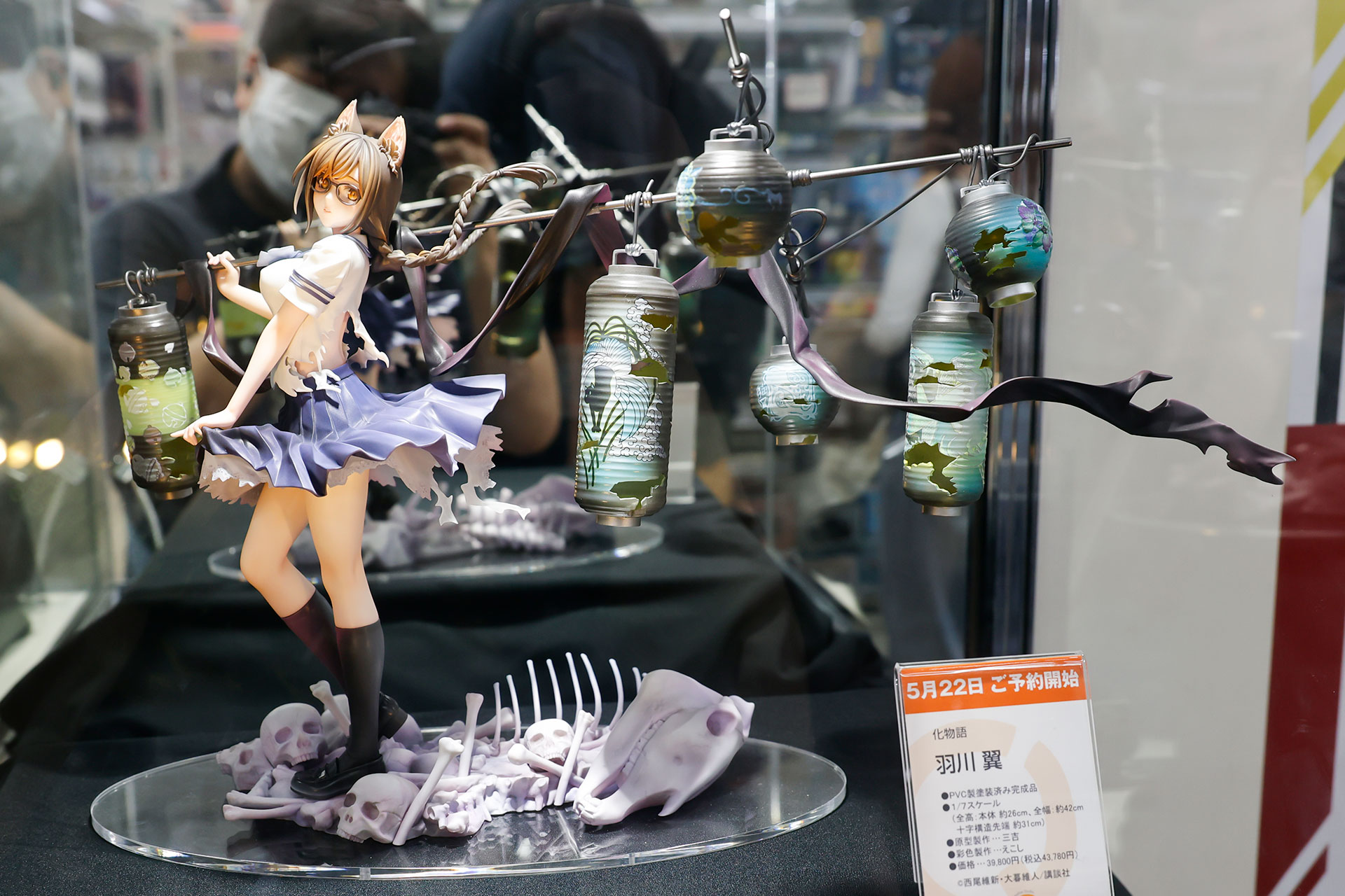 フィギュアの素材はPVCとABSで、全高は約310mm、全幅は約420mmだ