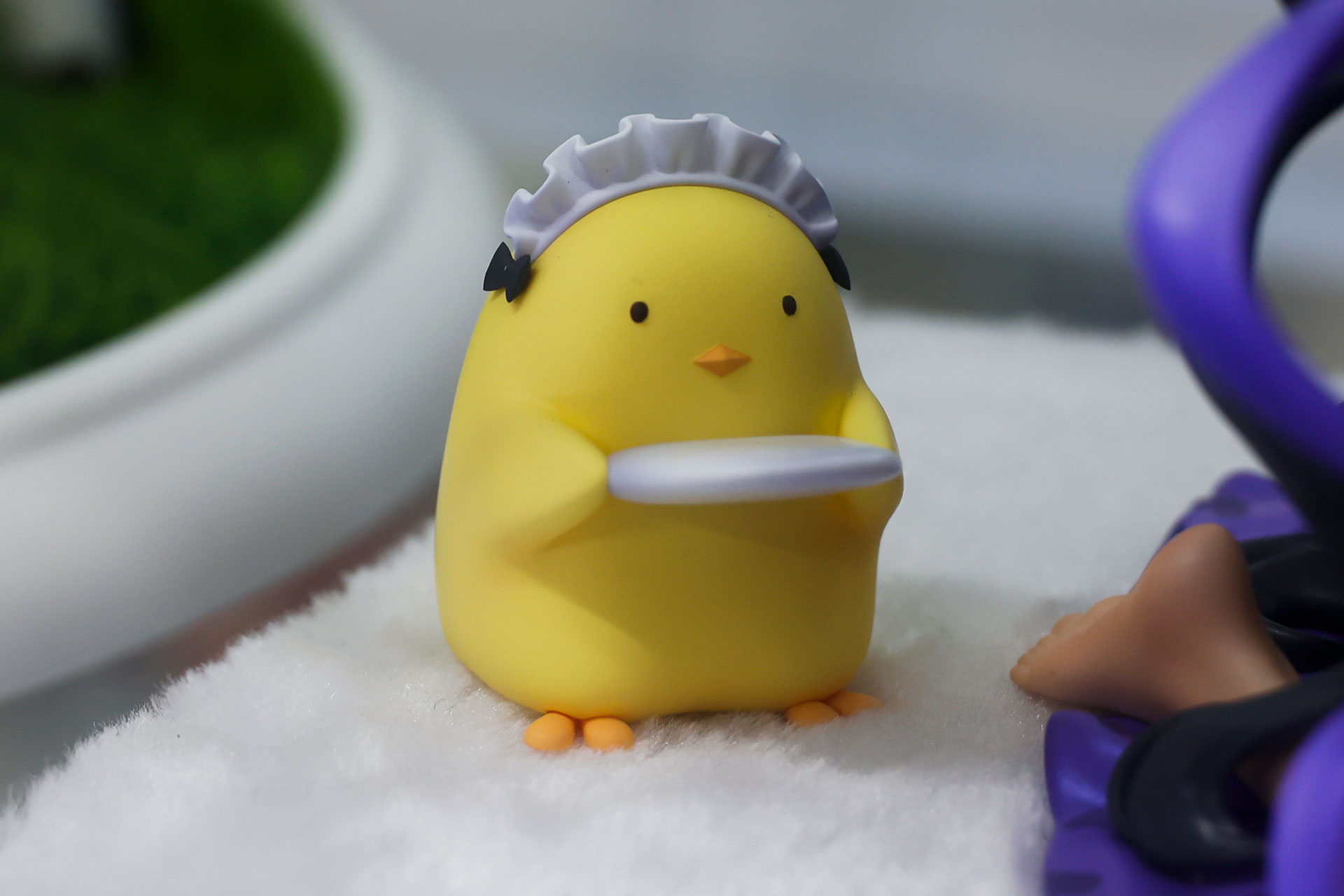 足元近くには饅頭の姿が