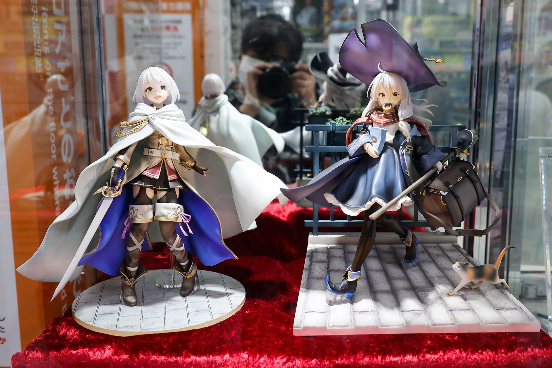 再販される「イレイナ DX Ver.」も一緒に飾られていた
