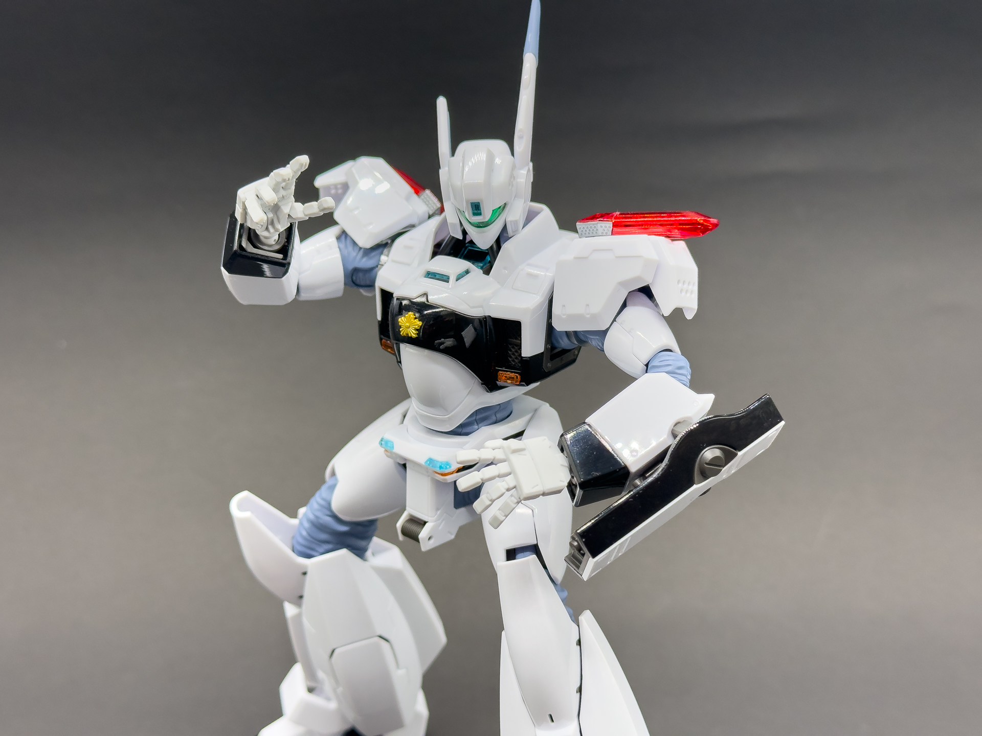 『機動警察パトレイバー EZY』の主人公機がRGブランドでキット化。外装は光沢のあるパーツで再現されています。