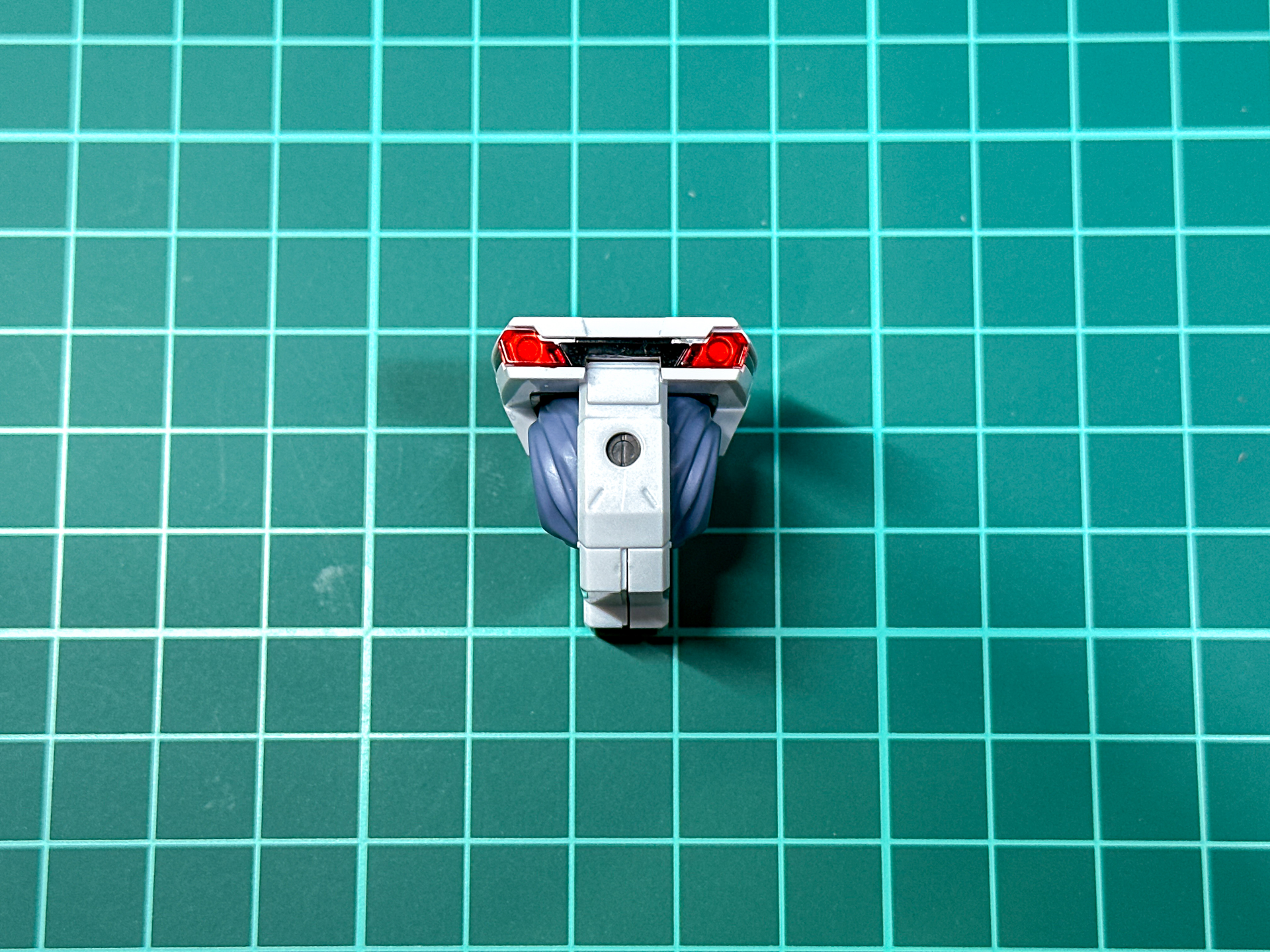 腰部背面のアクションベース接続孔は未使用時、閉鎖されています。