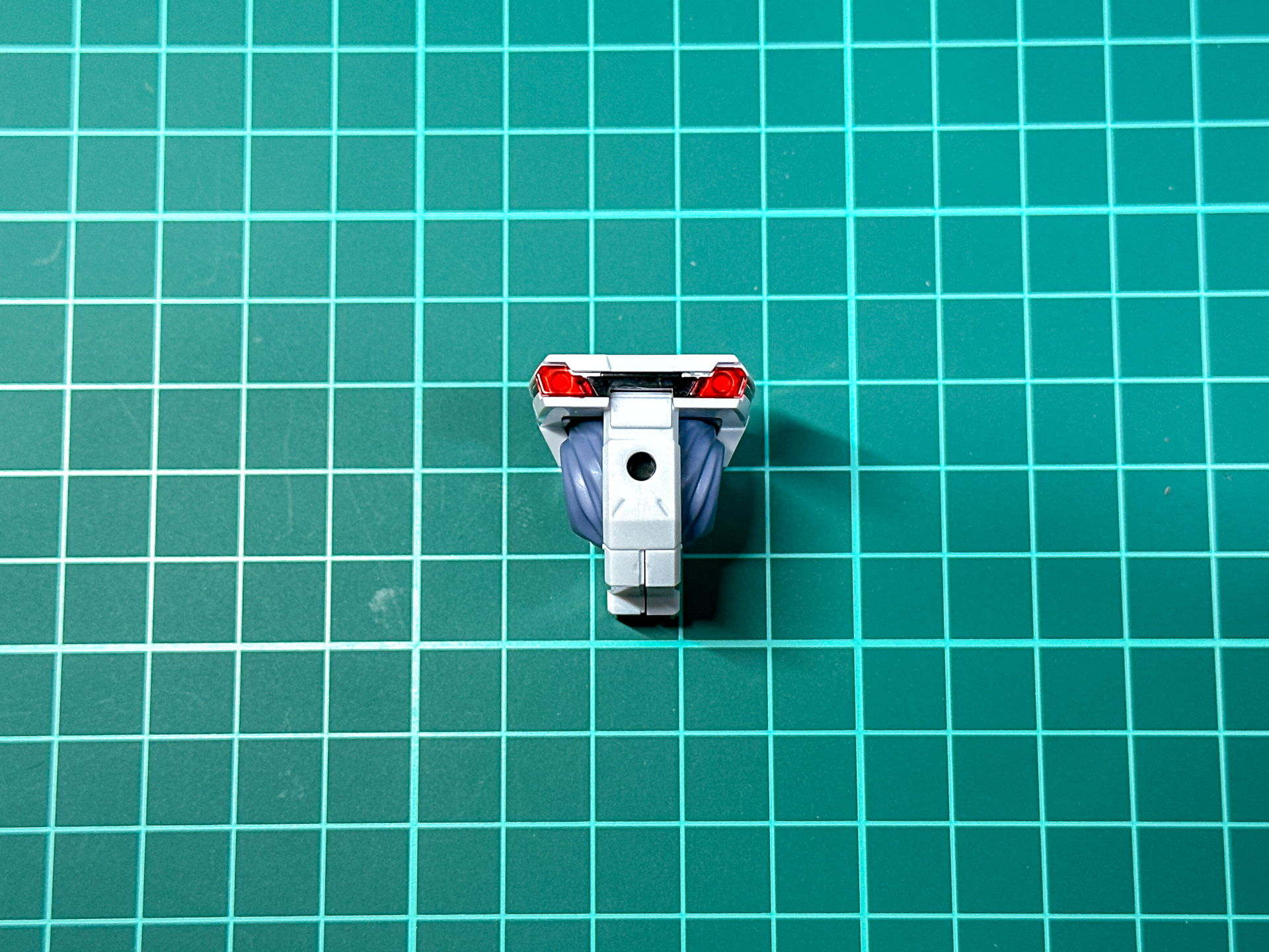 アクションベース使用時のみ接続孔を展開して使用します。