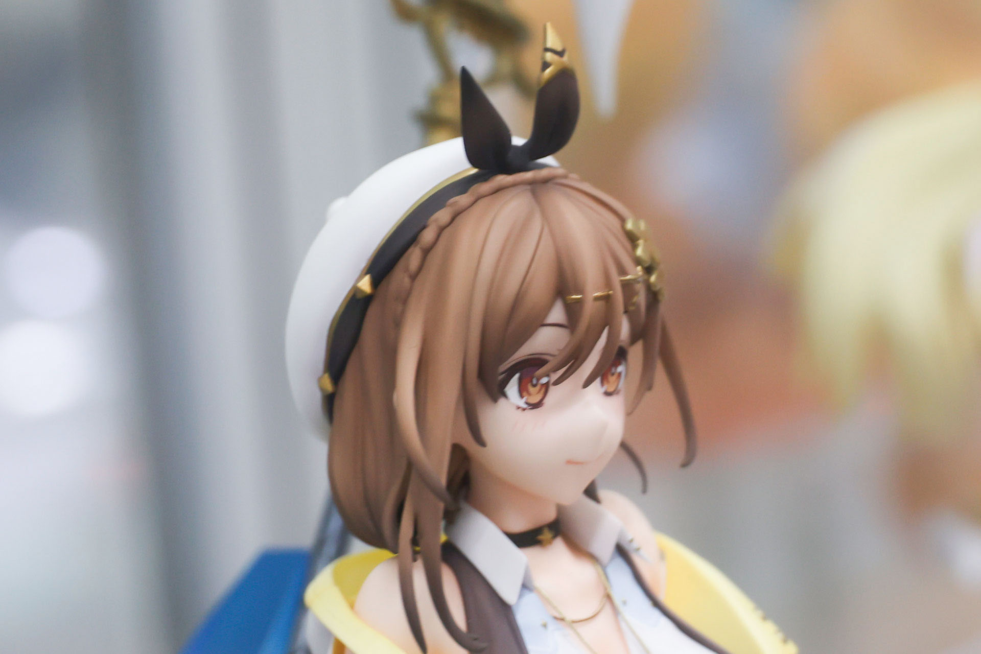 帽子のリボン部分など丁寧に作られている