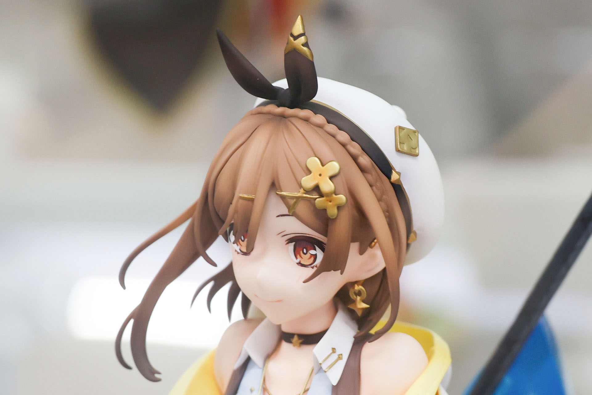 金の髪飾りもしっかり再現されている