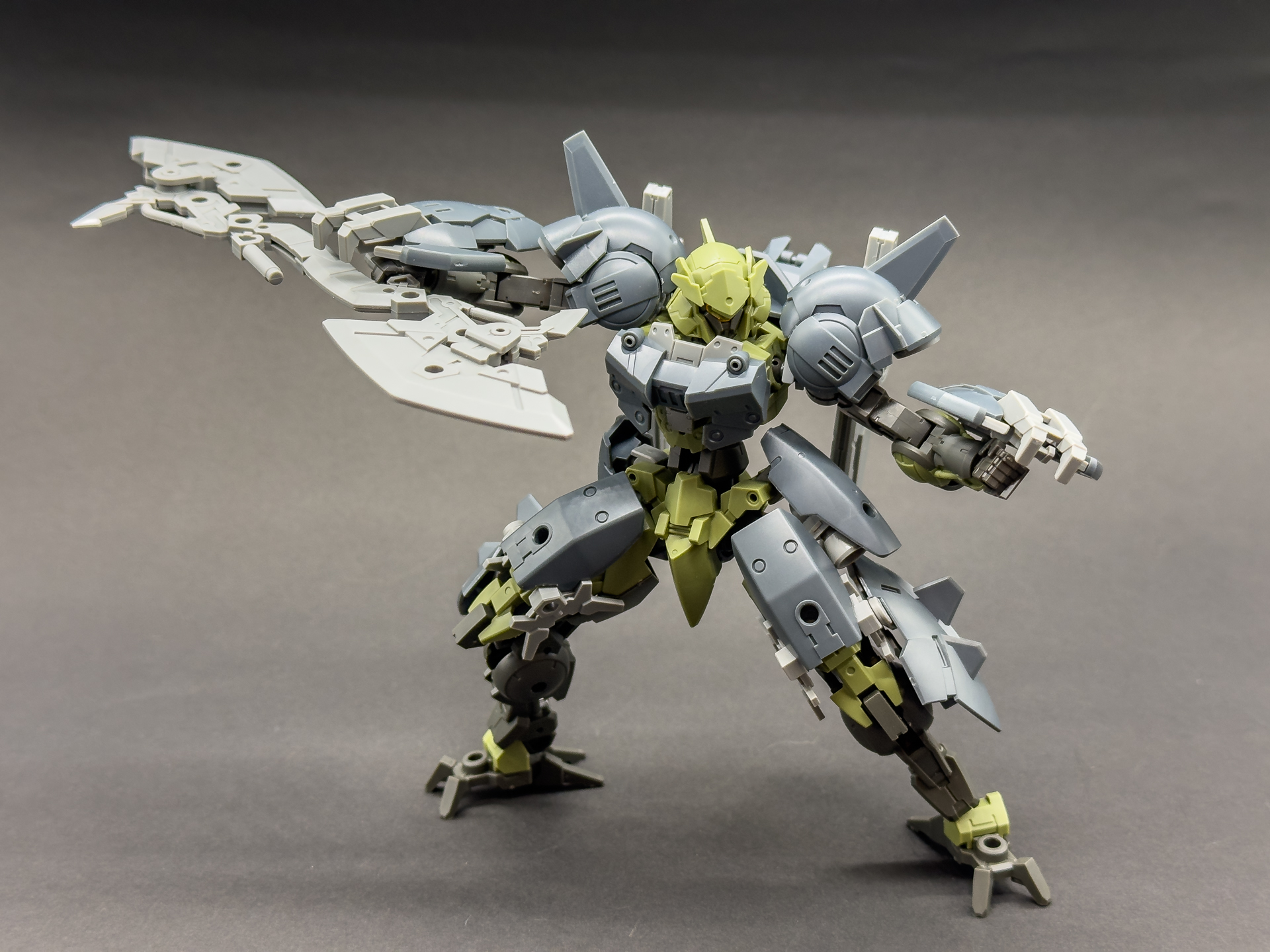 バイロン軍の新たな主力量産機「ノヴァルヴ」は「フルアーマーポルタノヴァ」のアーマーパーツも装備可能です。