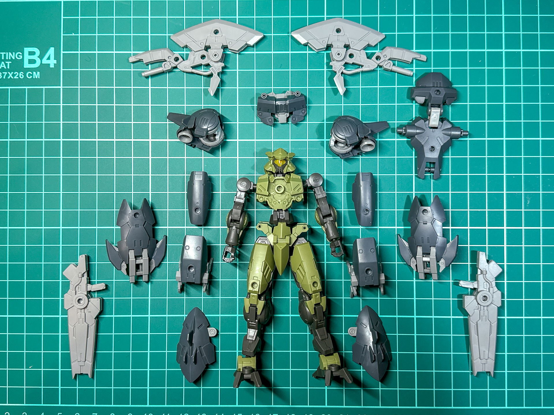 各部へのフルアーマーユニットの取り付けは3mm軸やCジョイントを使用します。