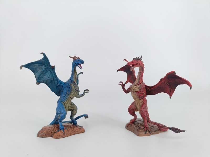実施予定プログラム「ドラゴン塗装体験」（塗装済みのサンプル画像）