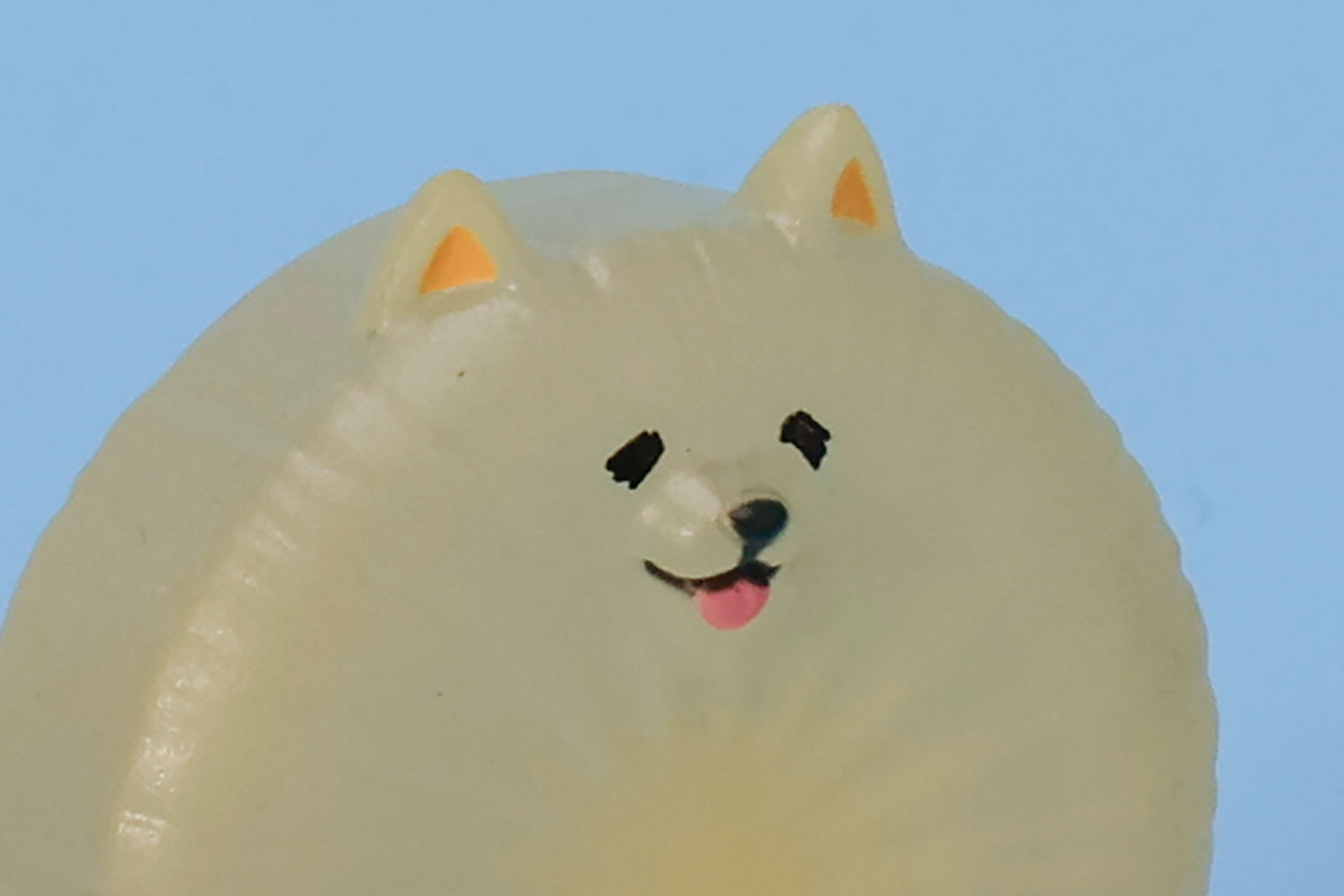 どこか憎めない表情をしている