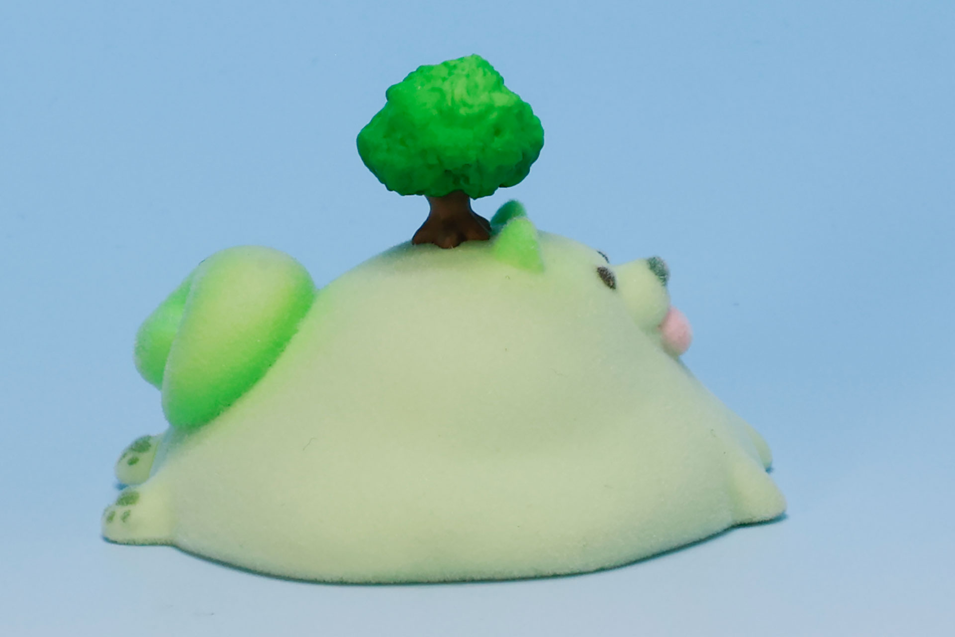 フロッキー素材ならではの質感がやさしい印象を与えている