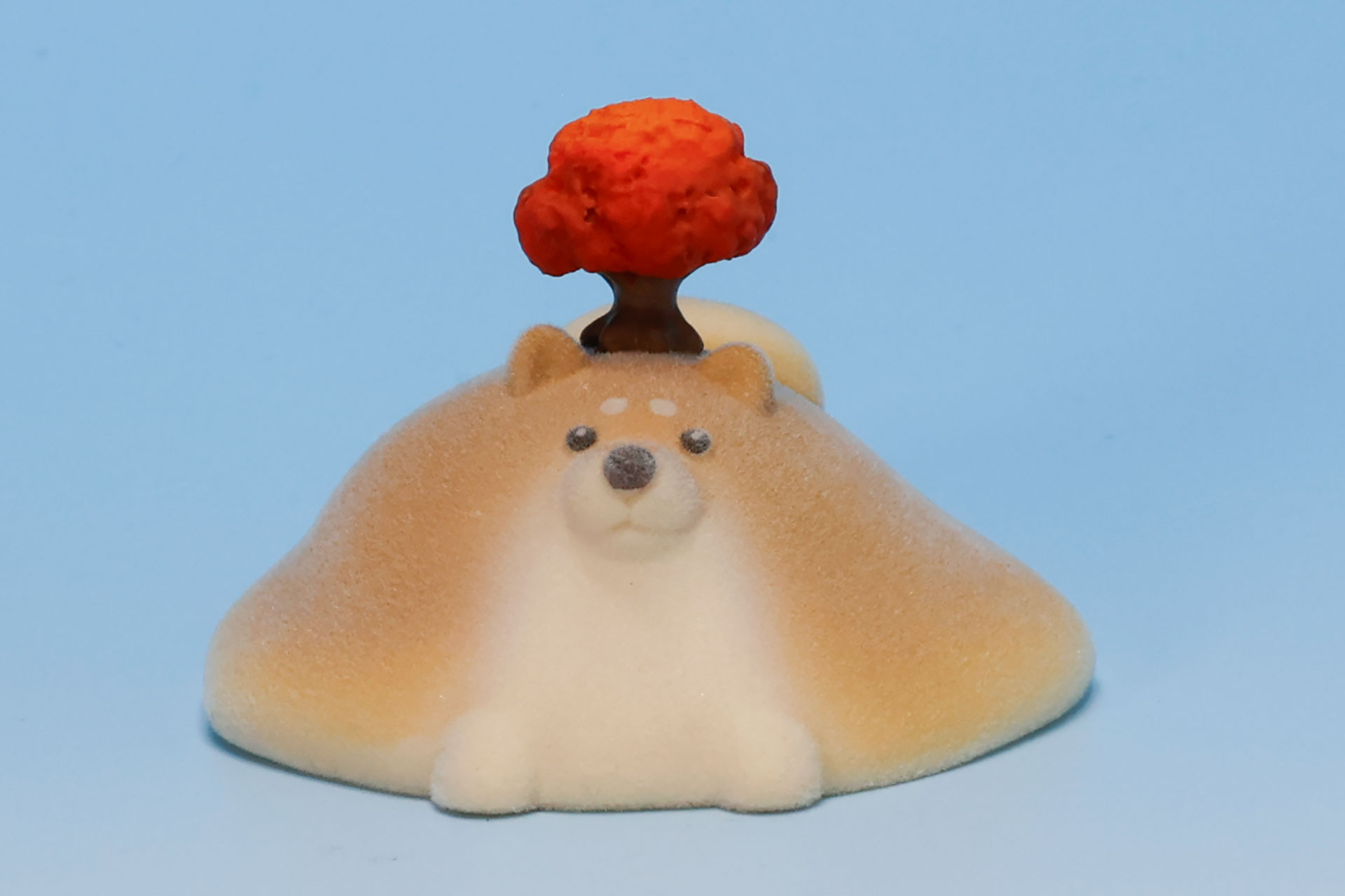 こちらが「1丁目の芝犬（紅葉）」だ