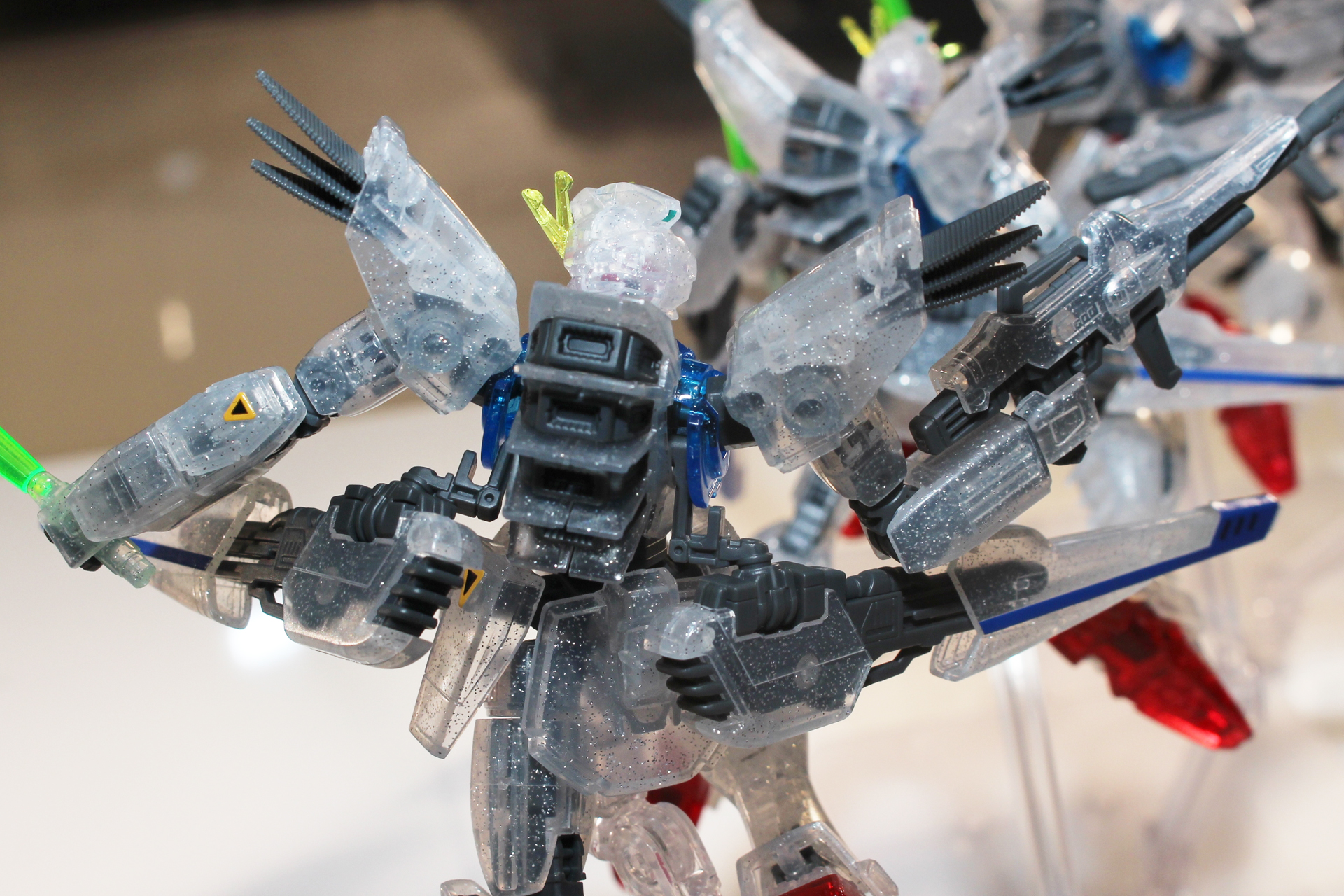 バックパックや放熱フィンなど、F91独自のデザインも魅力だ