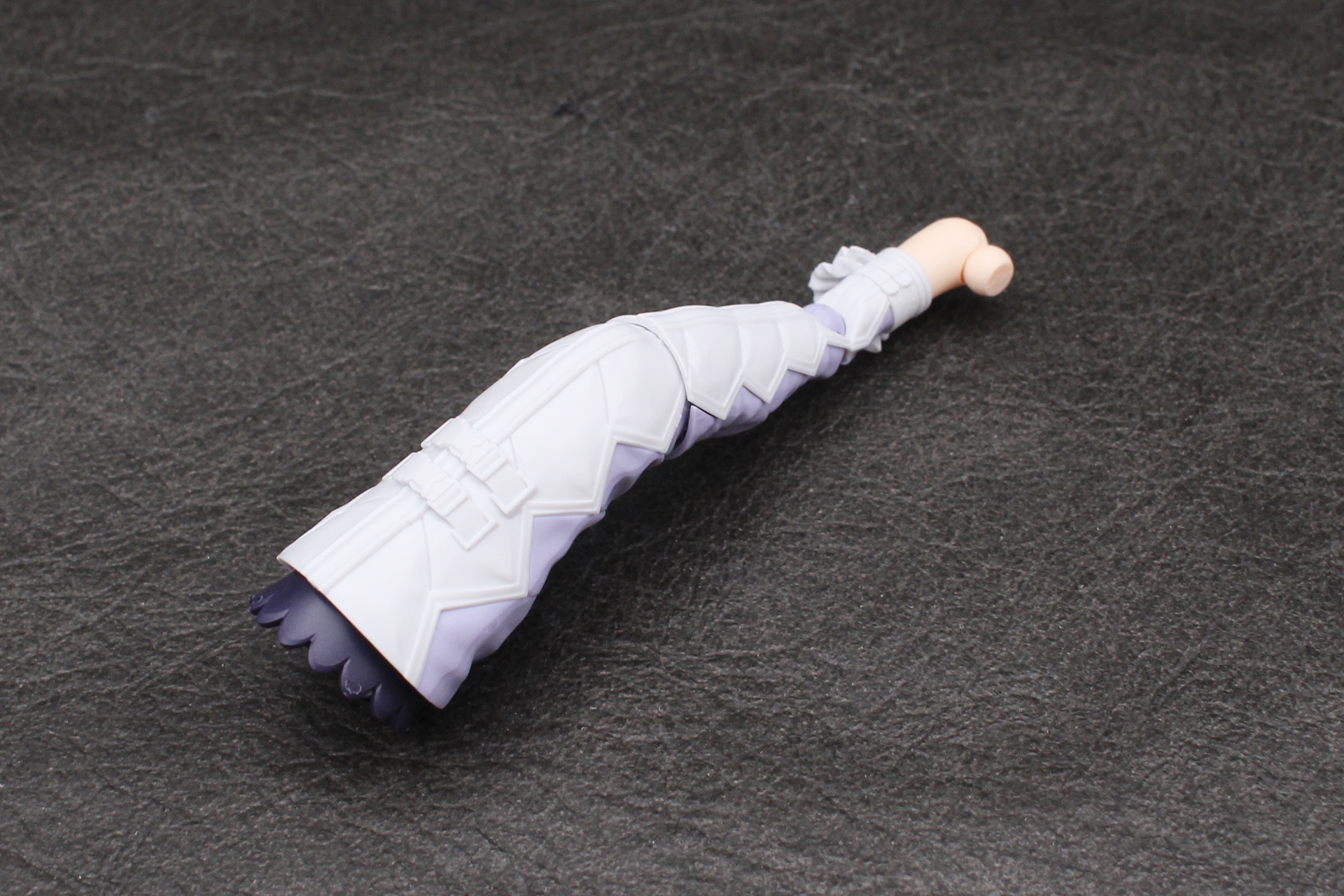袖を組み立てて取り付けて右腕の完成