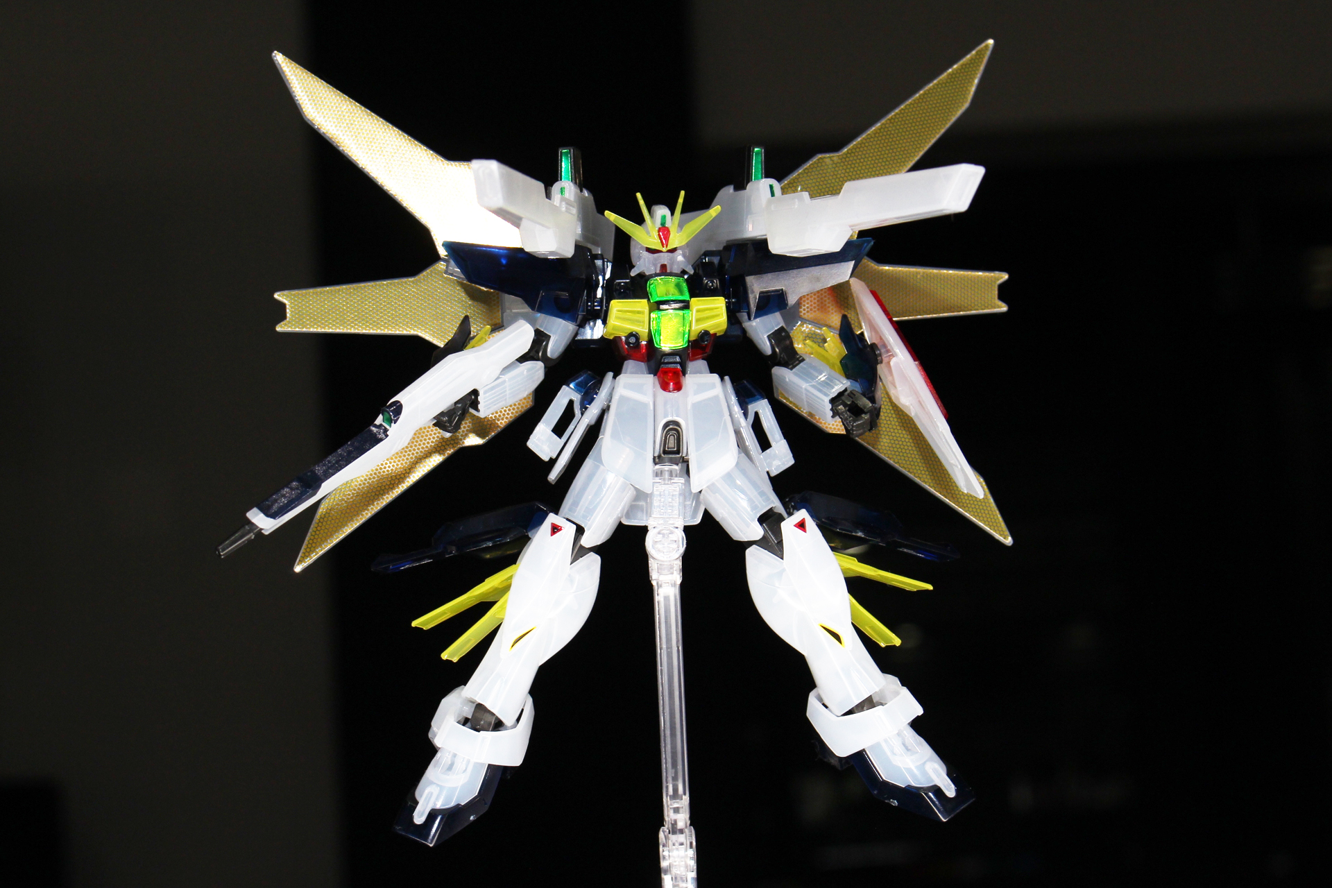 「HG 1/144 ガンダムダブルエックス [クリアカラー]」。5月23日発売。価格は2,530円。ガンダムベース販売商品