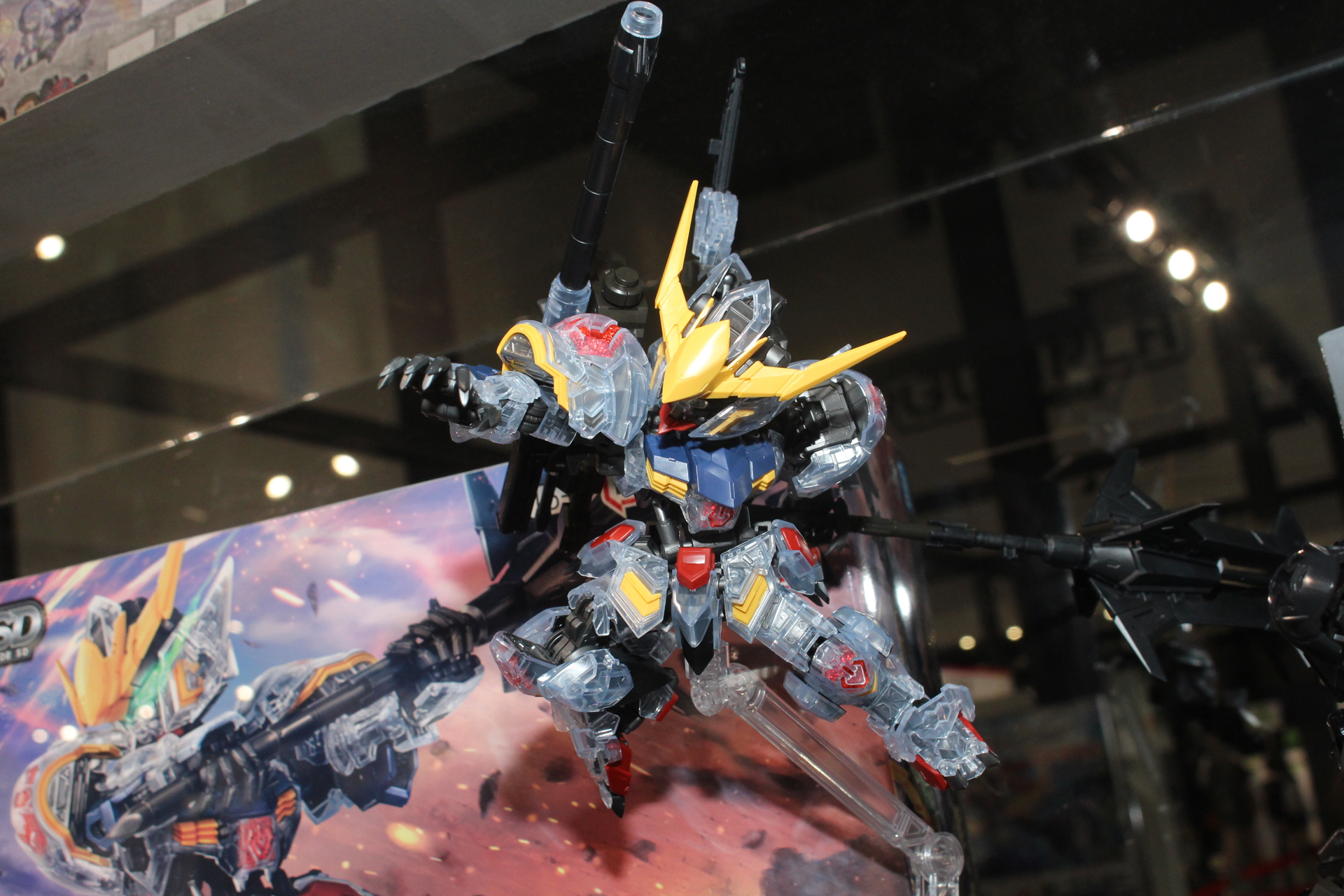 ガンダムバルバトスの白い部分の装甲を青みがかった透明度の高いクリアパーツで成形