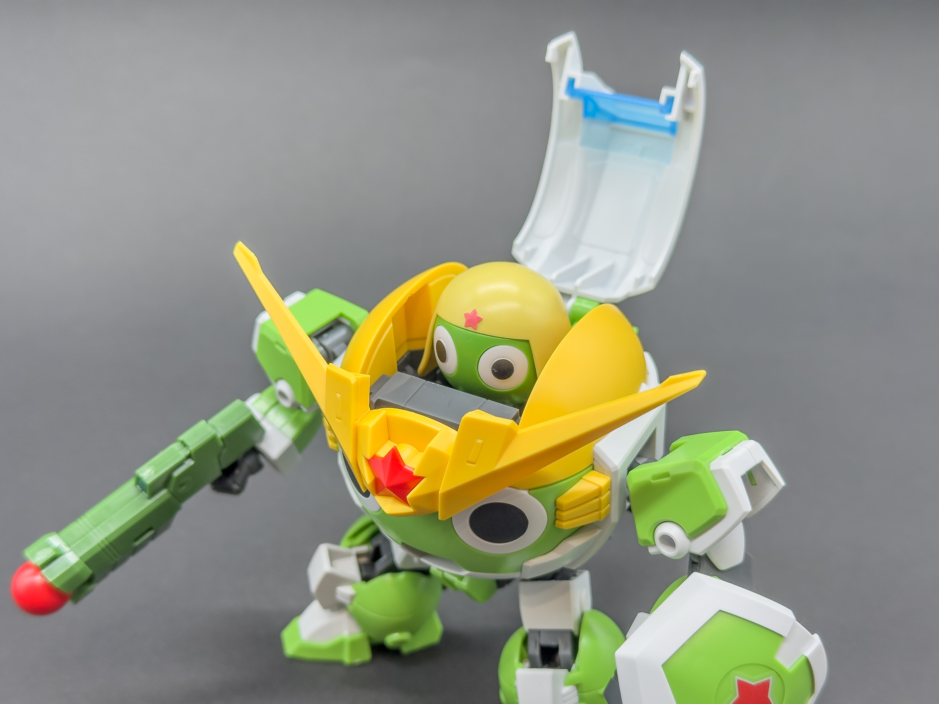 「ケロロ軍曹プラモコレクション ケロロロボMk-II」など発売中のケロプラのケロロ軍曹を搭乗させることができます。