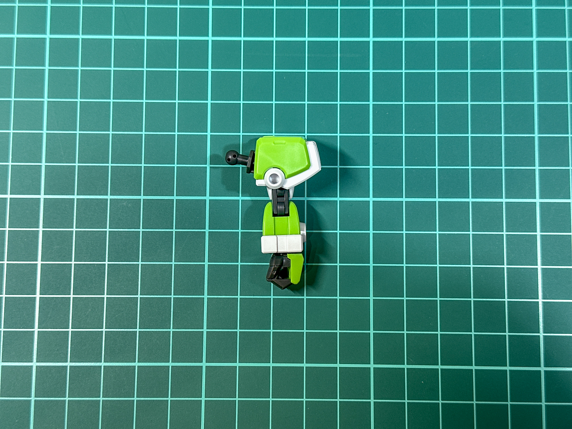 ハンドパーツは武器持ち手のみが付属します。
