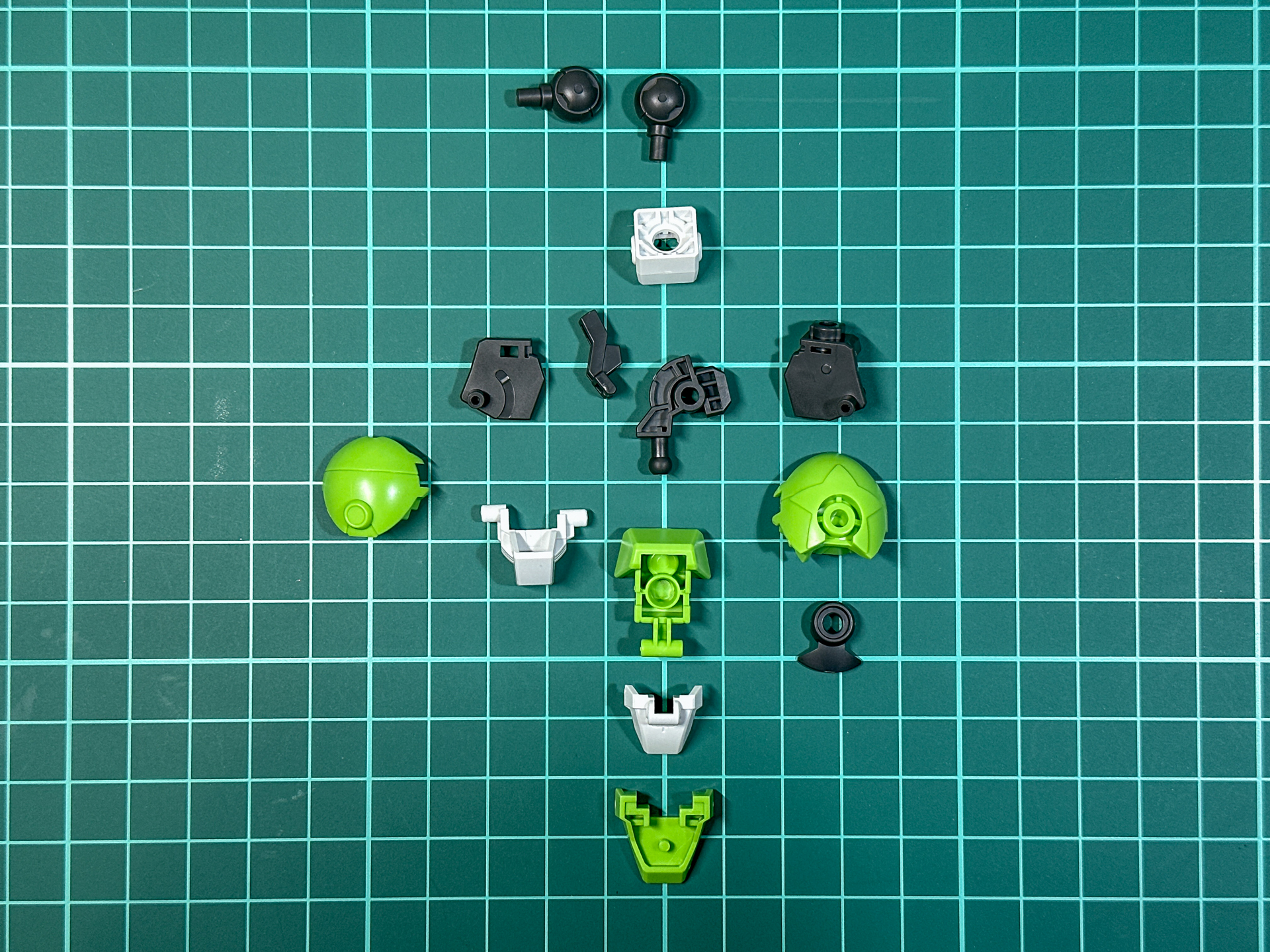 本キットの脚部には内部フレーム構造が採用されています。
