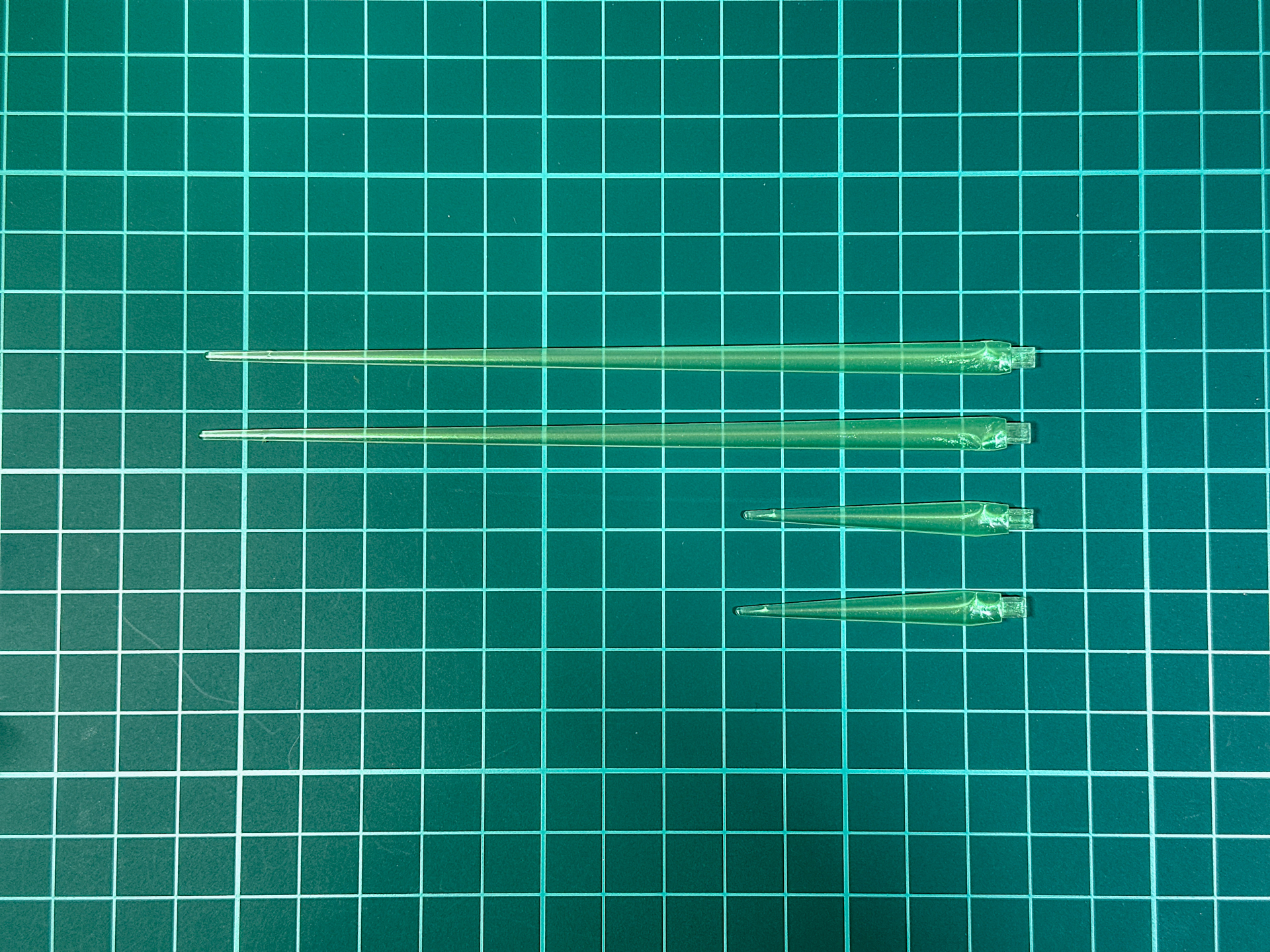 エフェクトパーツは長短2本ずつ付属します。