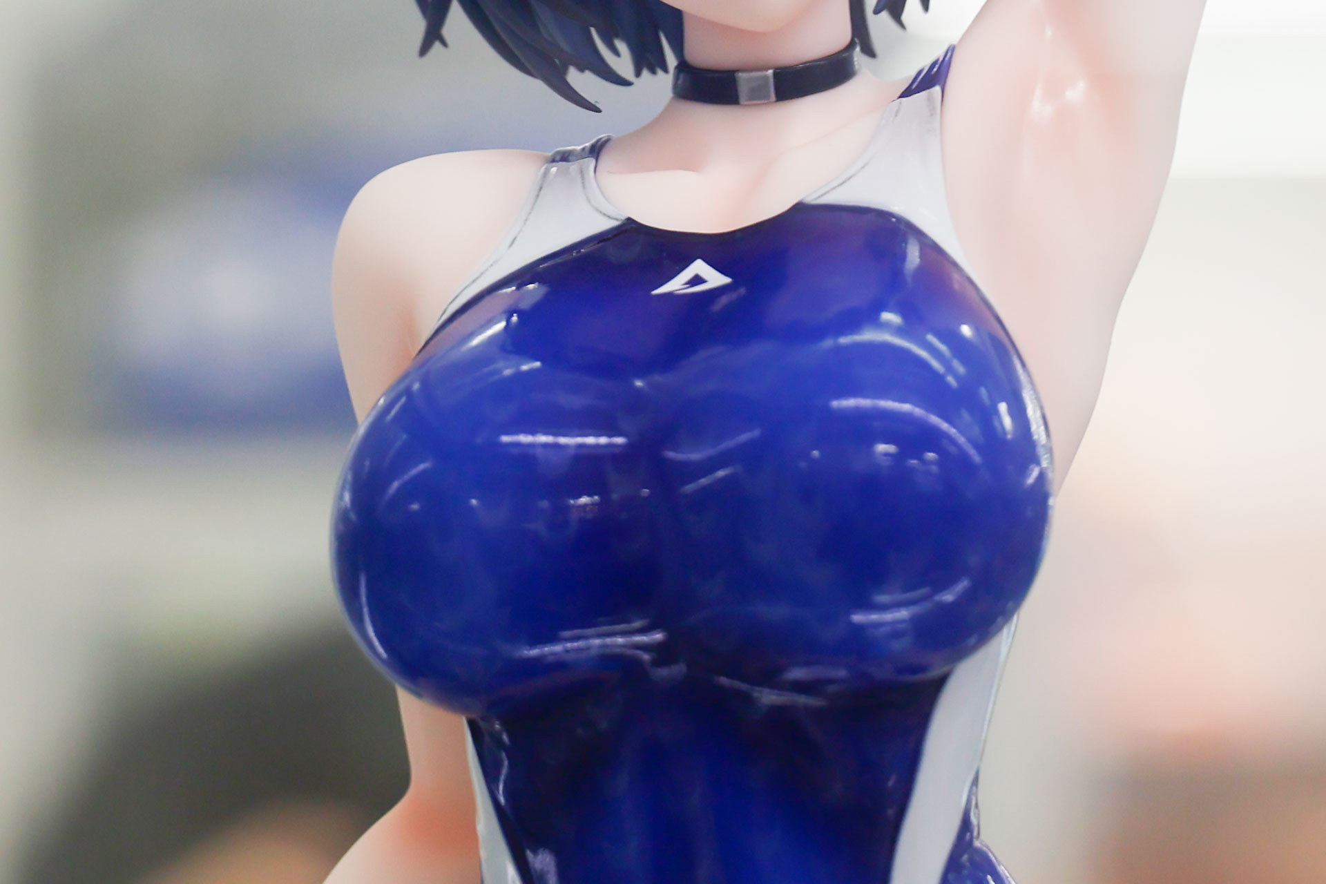 水着部分は光沢のある素材感になっている