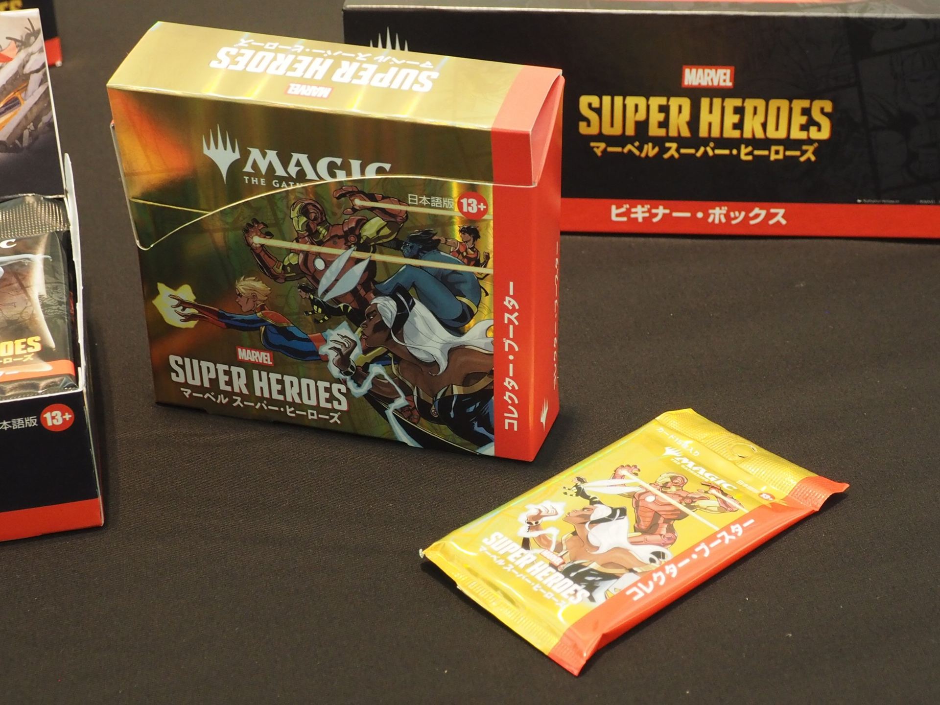 レアカードや特殊な加工のカードが収録されているコレクター・ブースター