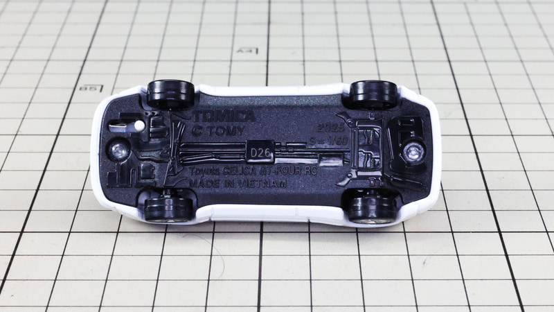 シャーシ：フルタイム4WDのメカニズムが見える！