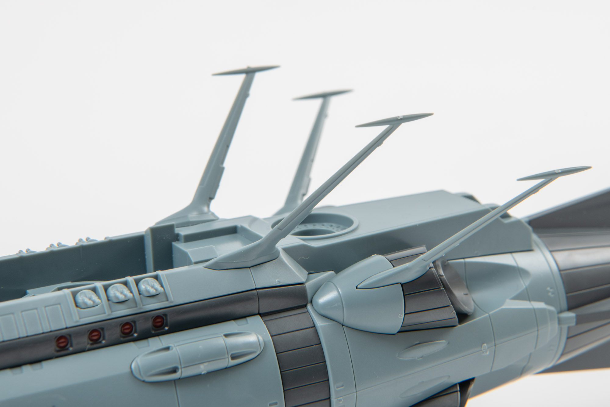 最後に尾翼をつけて艦体部分の完成。