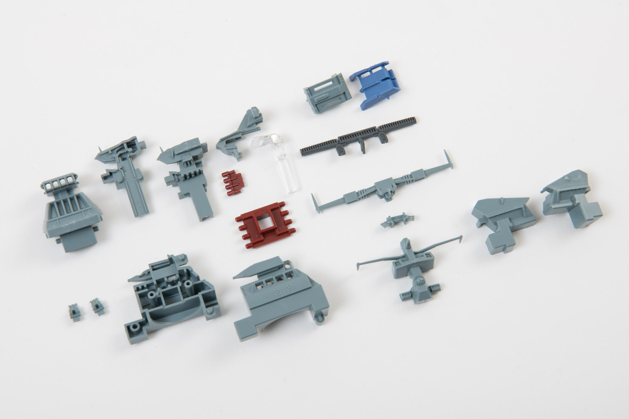 次に艦橋を作成していく。こちらもシンプルな作りなので、すぐに組み立てることができる。