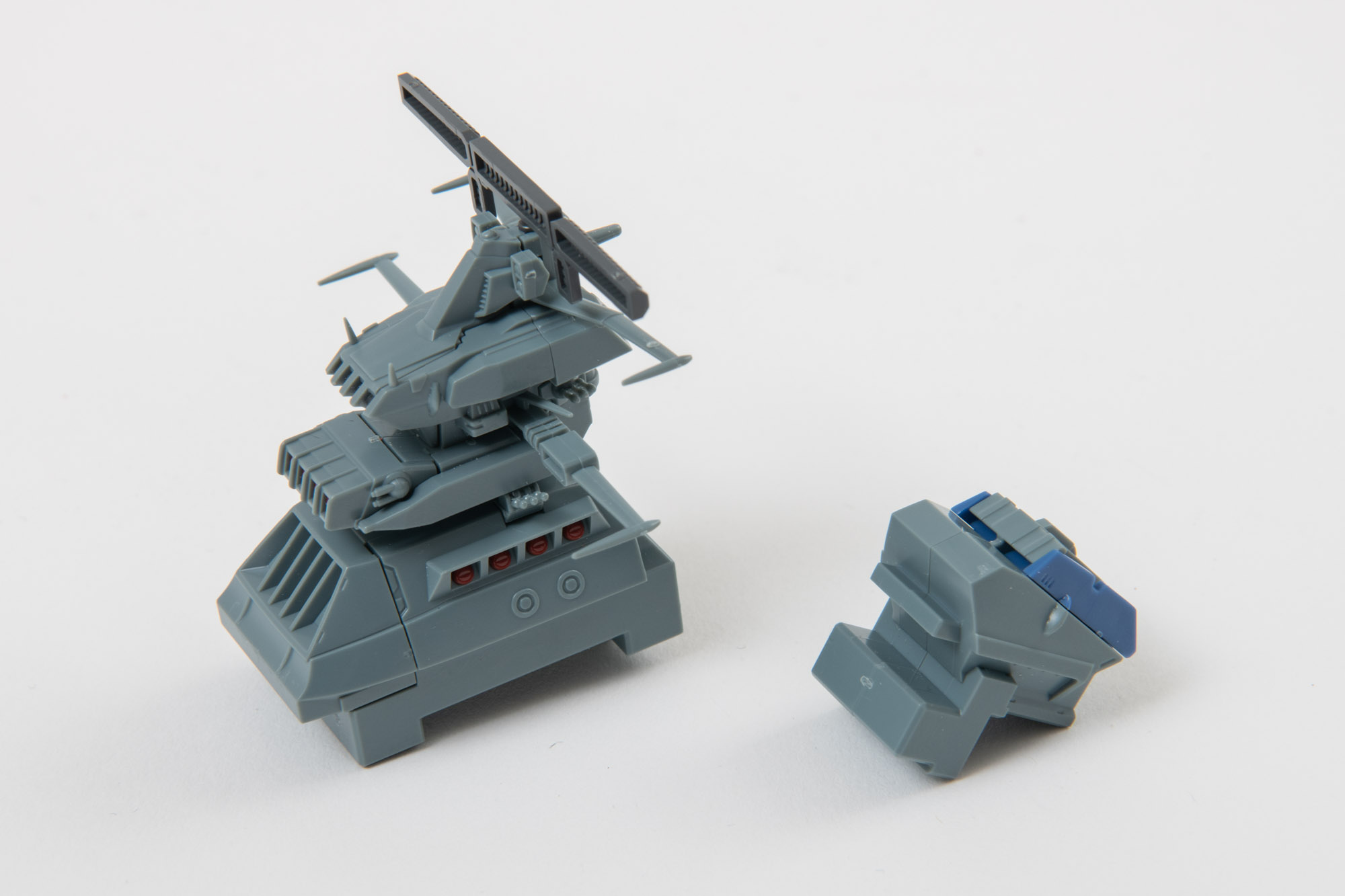 艦橋後方を最後に差し込めば完成となる。