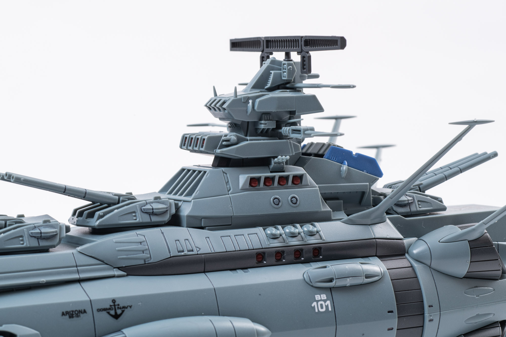 まずは艦橋。線が細かく砲台やレーダーのディテールがしっかりと再現されている。