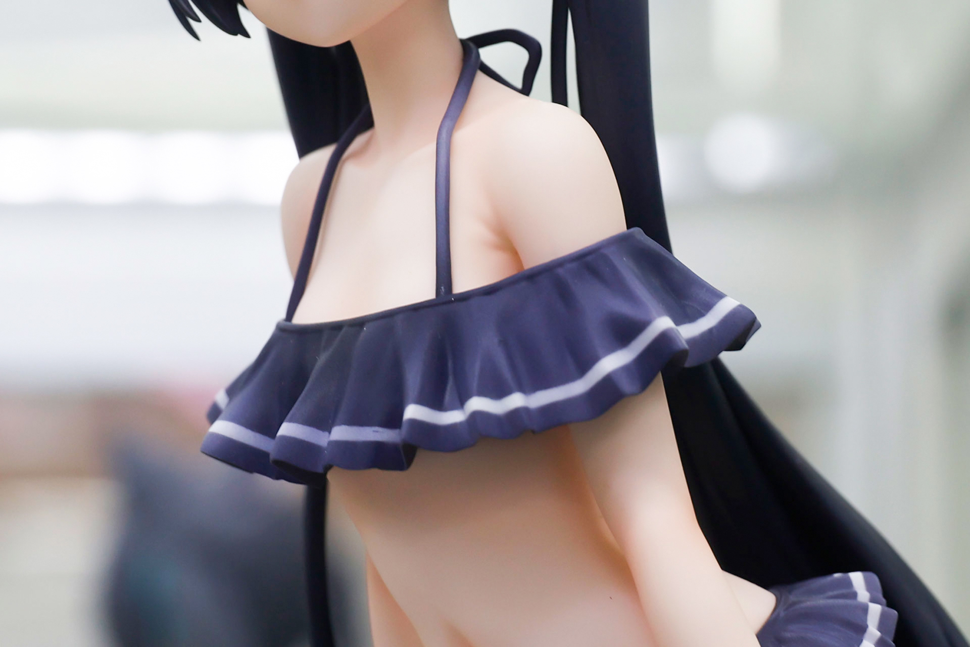 胸元周辺の造形も丁寧だ
