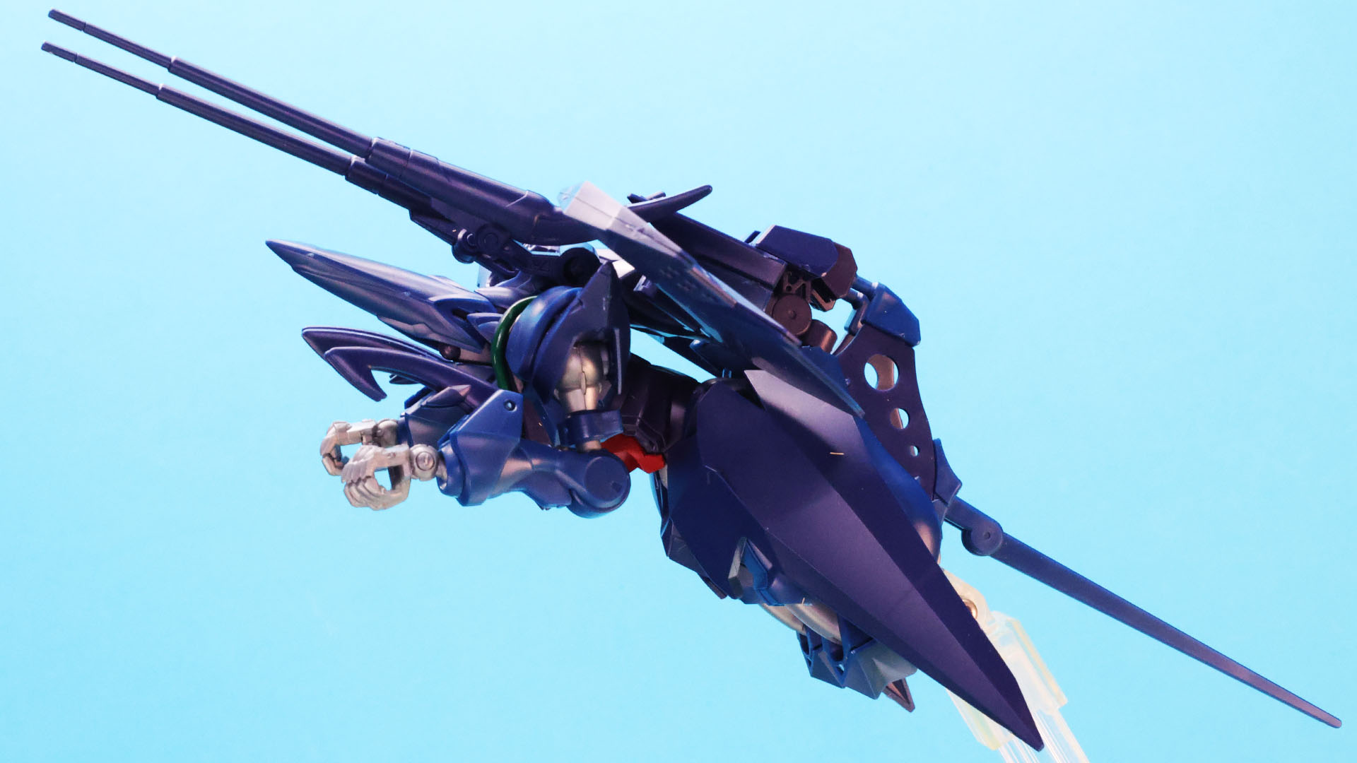 モビルアーマー形態を劇中でも見てみたかったものです。ここはガンプラで実感しましょう！