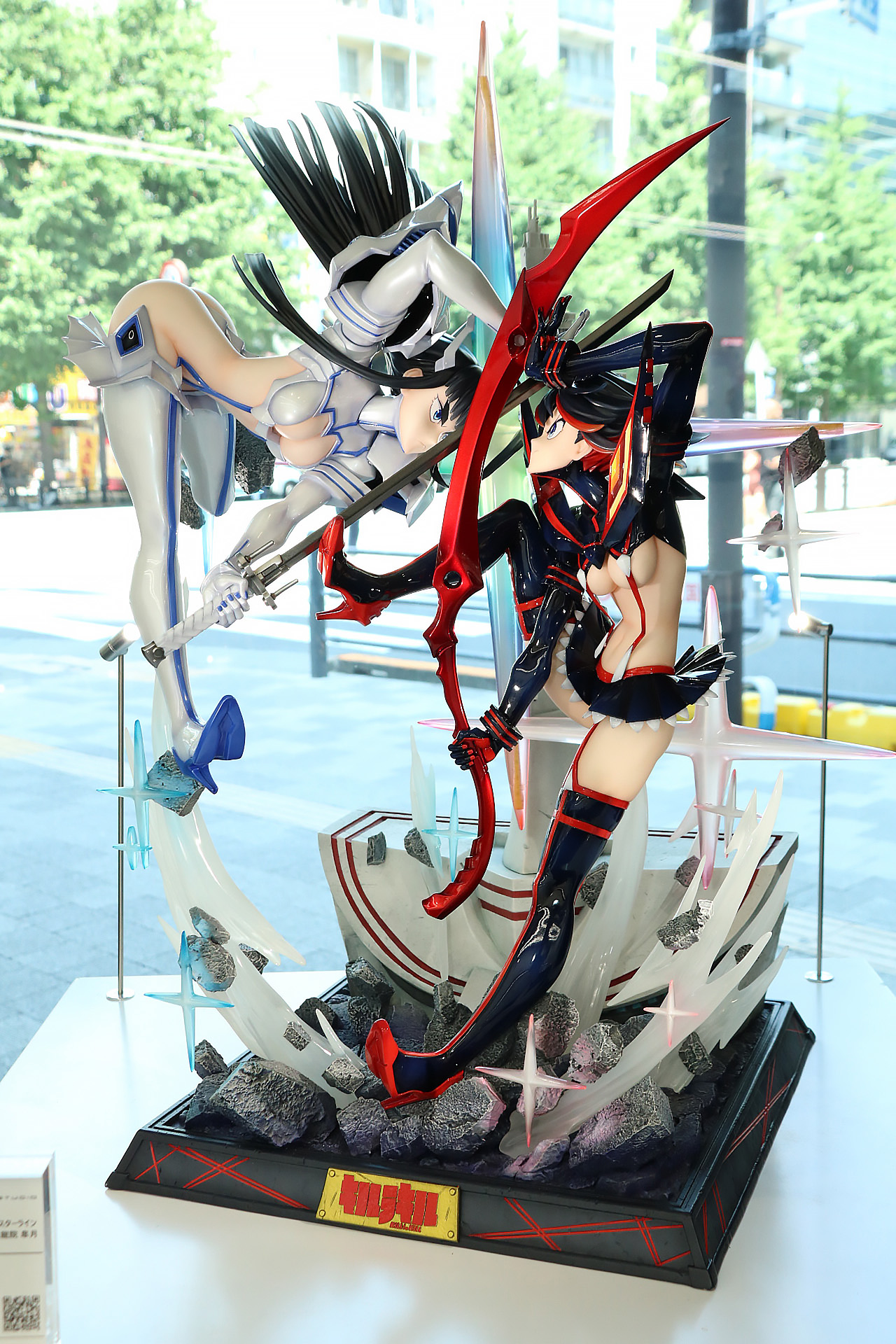 ポリストーン（一部に別素材使用）製。1/4スケール、サイズ：H:62cm W:45cm D:33cm