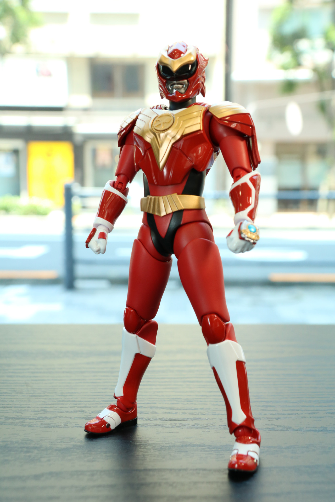 マッシブな体形でヒロイックな「セイザータリアス」がアクションフィギュアで登場