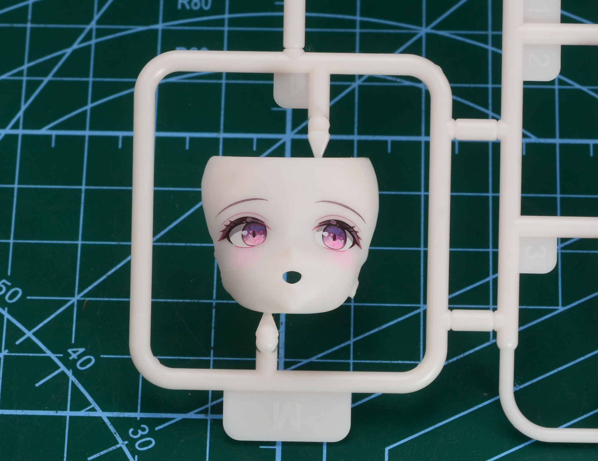 しっかりタンポ印刷された顔パーツ
