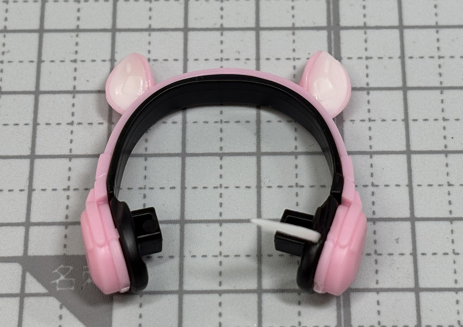 かなり細かく色分けされたヘッドフォン