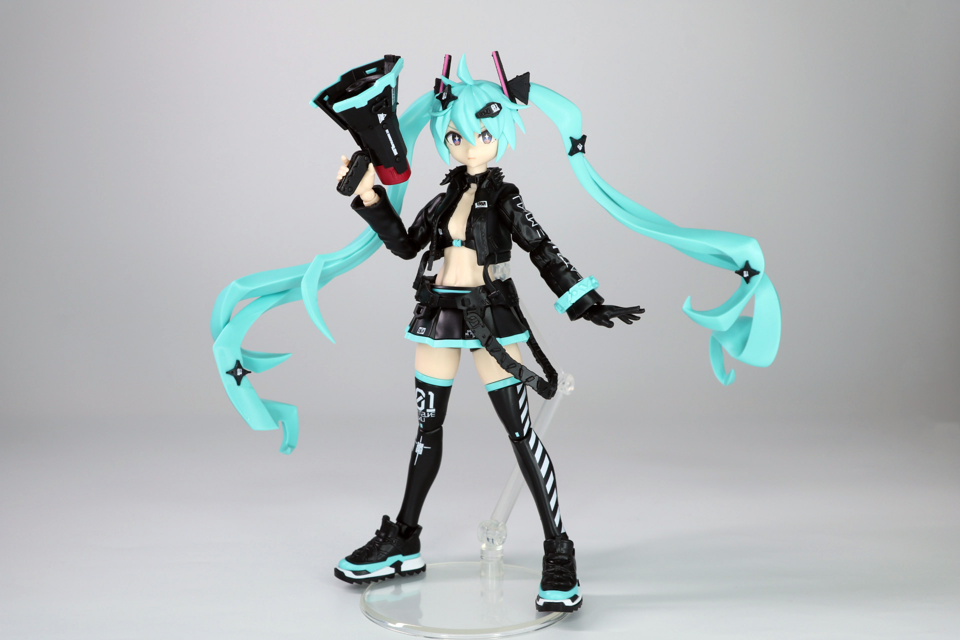 メガホンを持たせることも可能