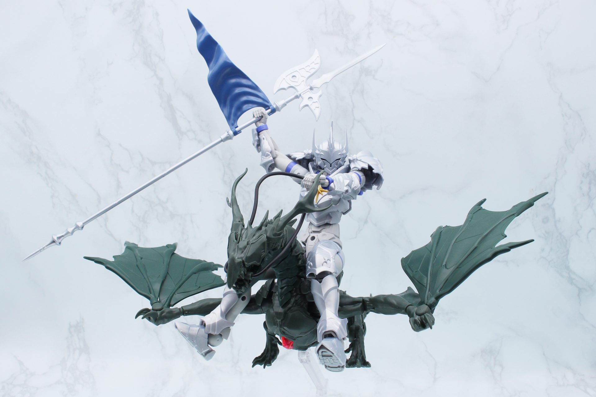 同時発売の「30MF クラスアップアーマー (リーベルコマンダー)」を騎乗させた状態。重量があるので、アクションベースは7や8を使うといい