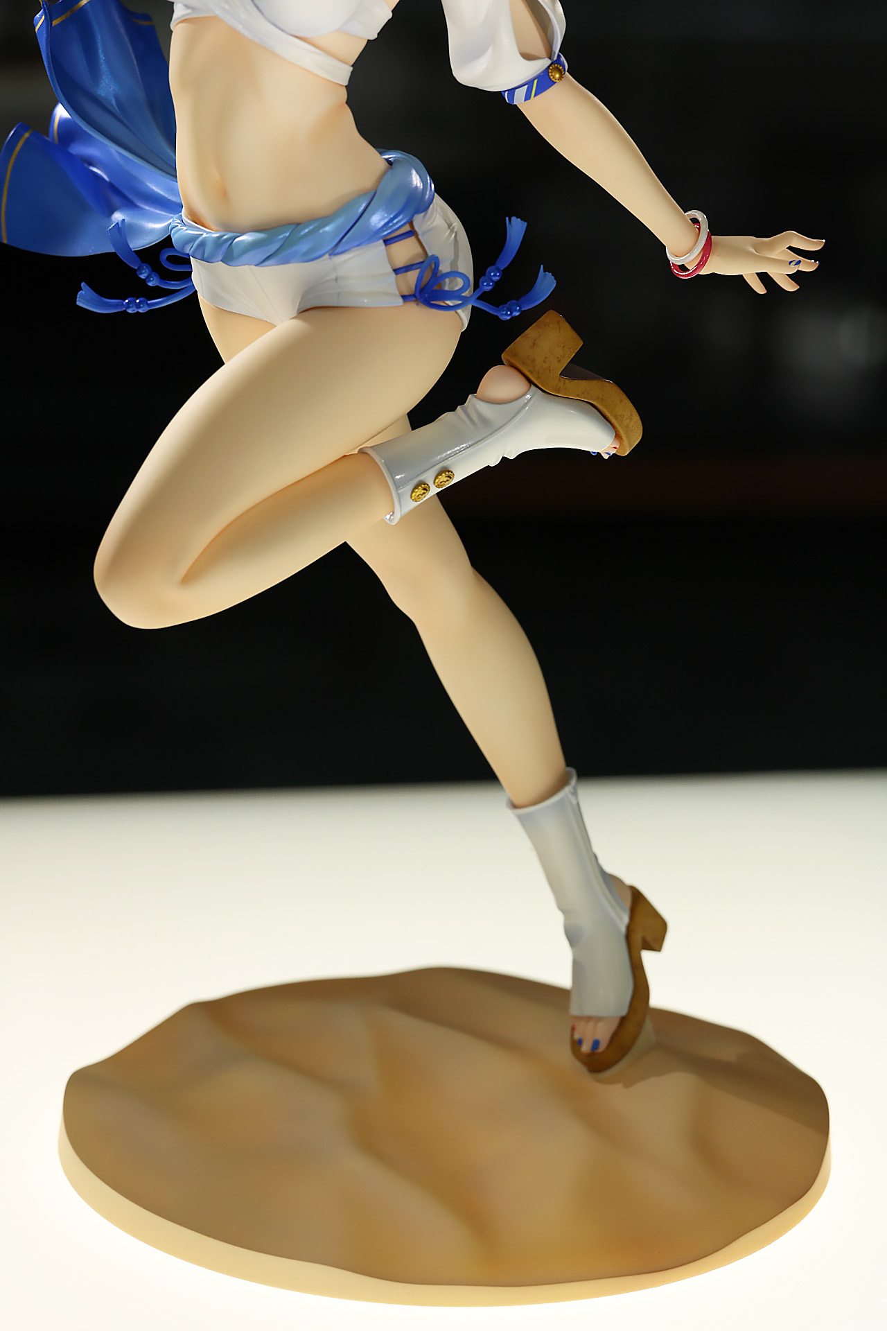 しなやかな脚線美
