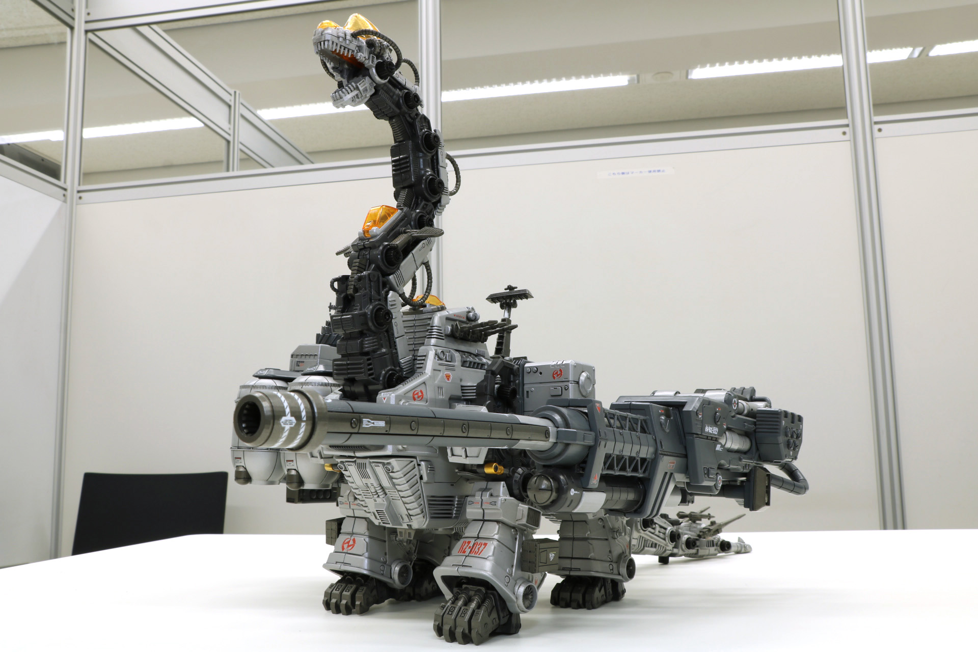 グラビティカノンを装備した「AZ-17 ウルトラザウルス」