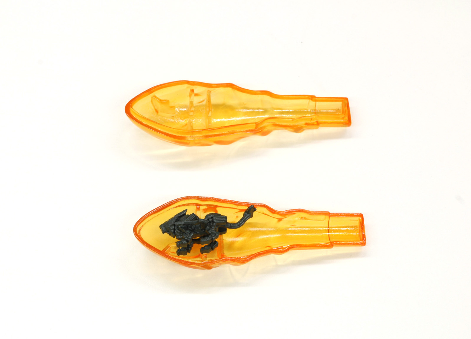 グラビティカノンの発射エフェクトパーツ内にブレードアタック状態のブレードライガーミニフィギュアを入れることができる