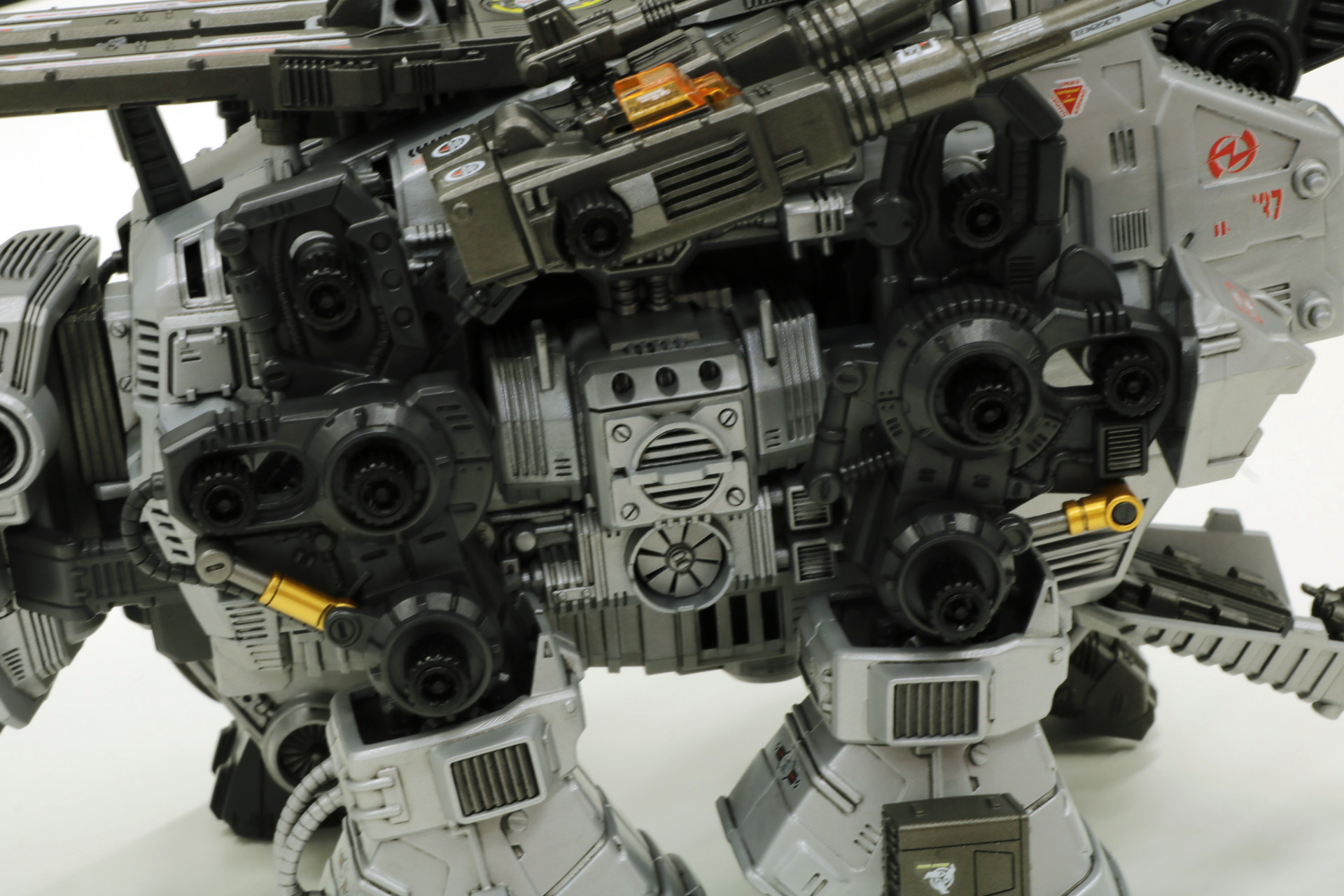 グラビティカノンを装備した「AZ-17 ウルトラザウルス」