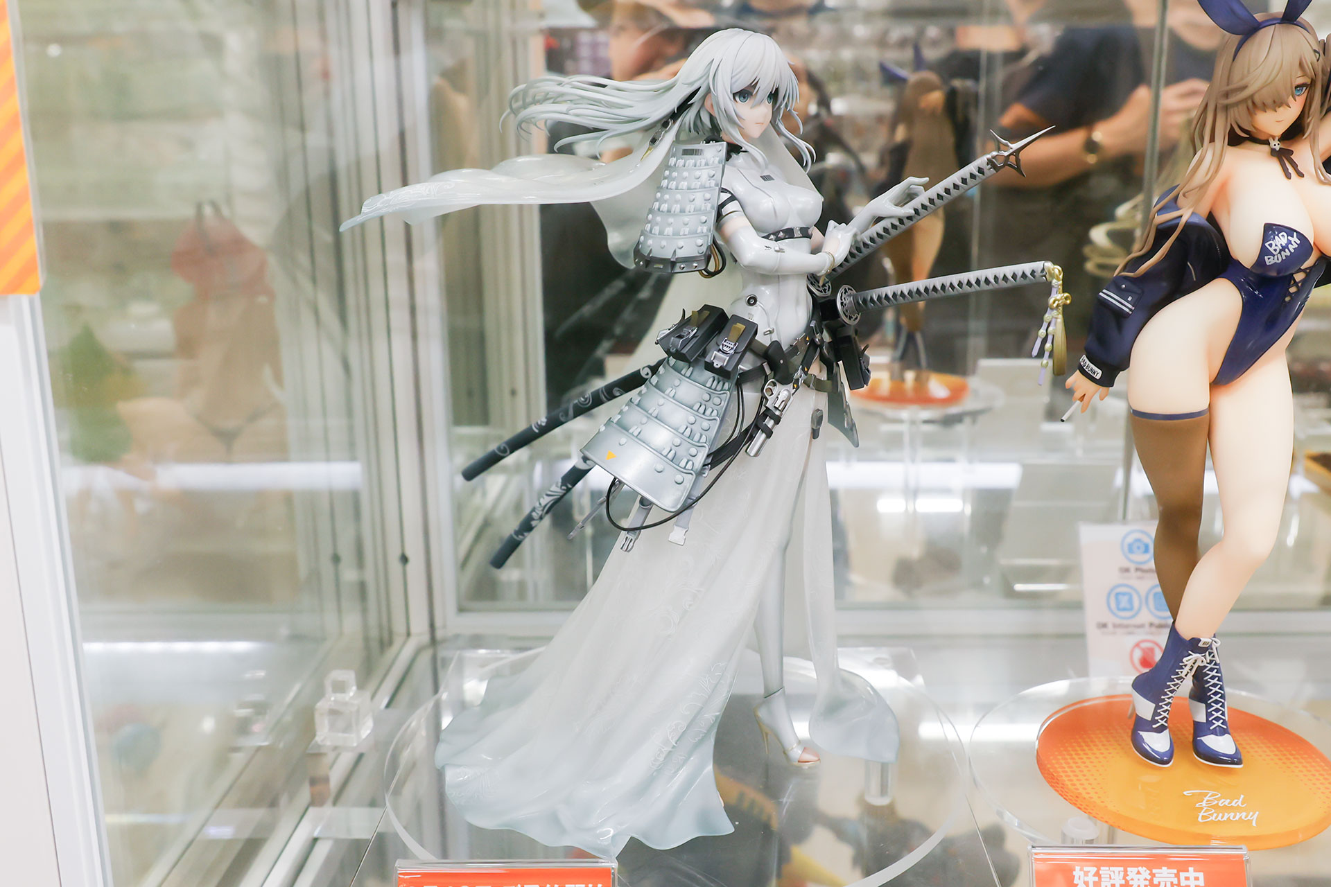 フィギュアの素材はPVCとABSで、全高は約250mmだ