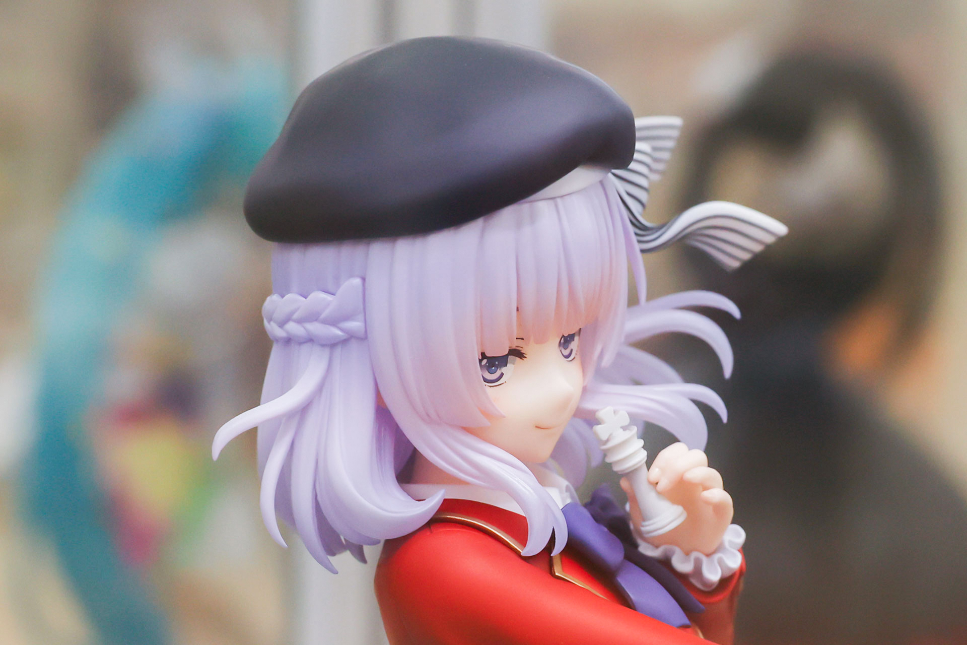 穏やかな笑みを浮かべている